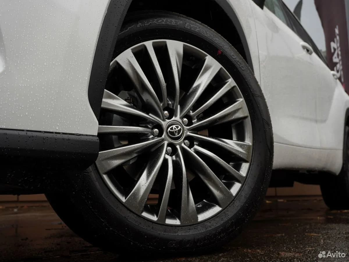 Toyota Highlander — фото 12