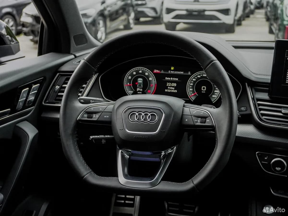 Audi Q5L — фото 31