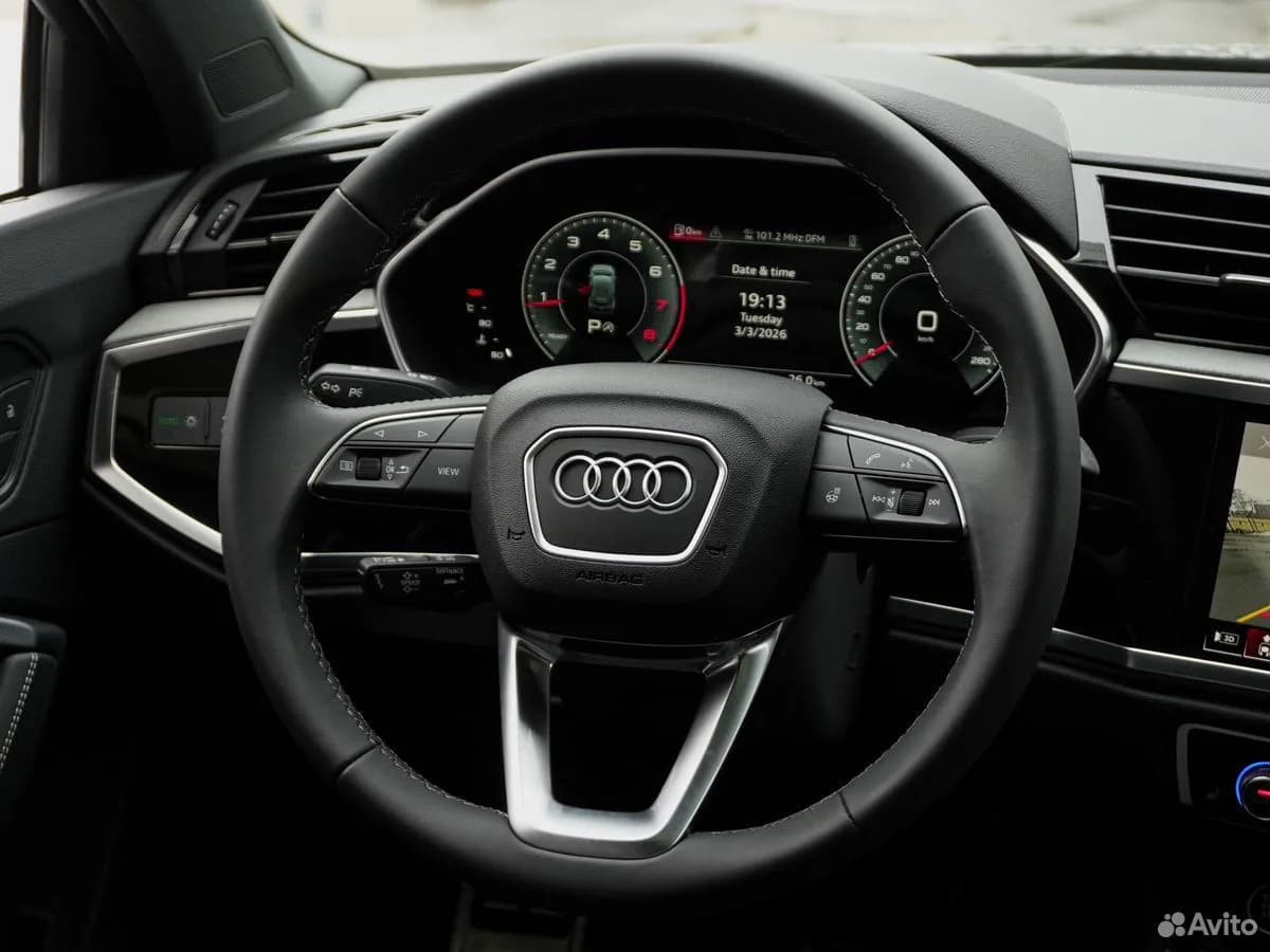 Audi Q3 — фото 16