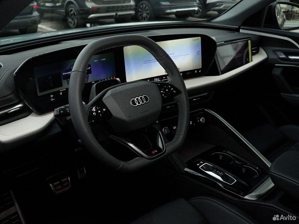 Audi Q5L — фото 16