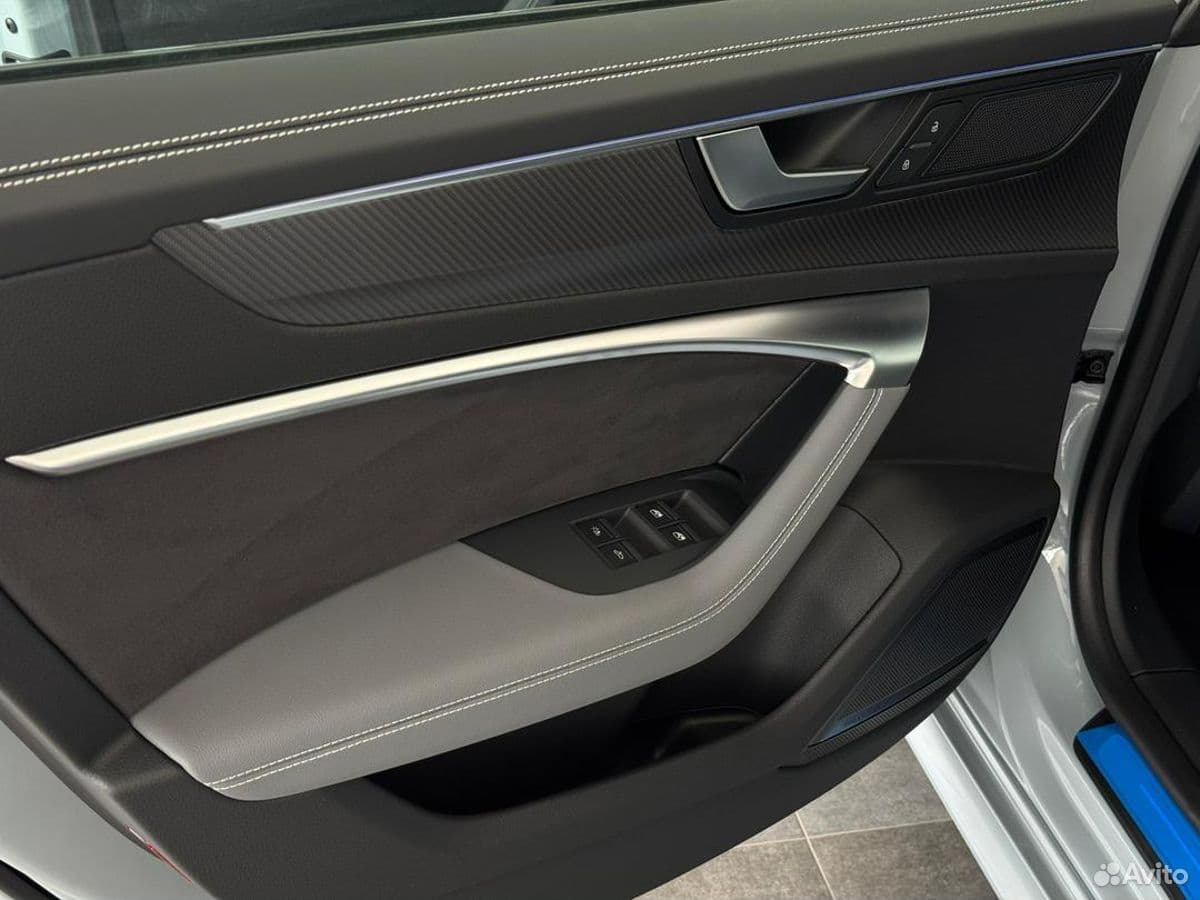 Audi A7L — фото 32