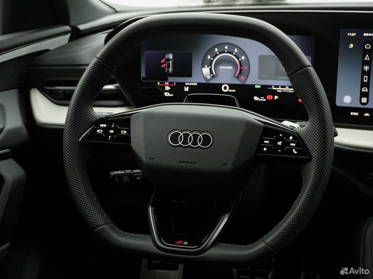 Audi Q5L — фото 25