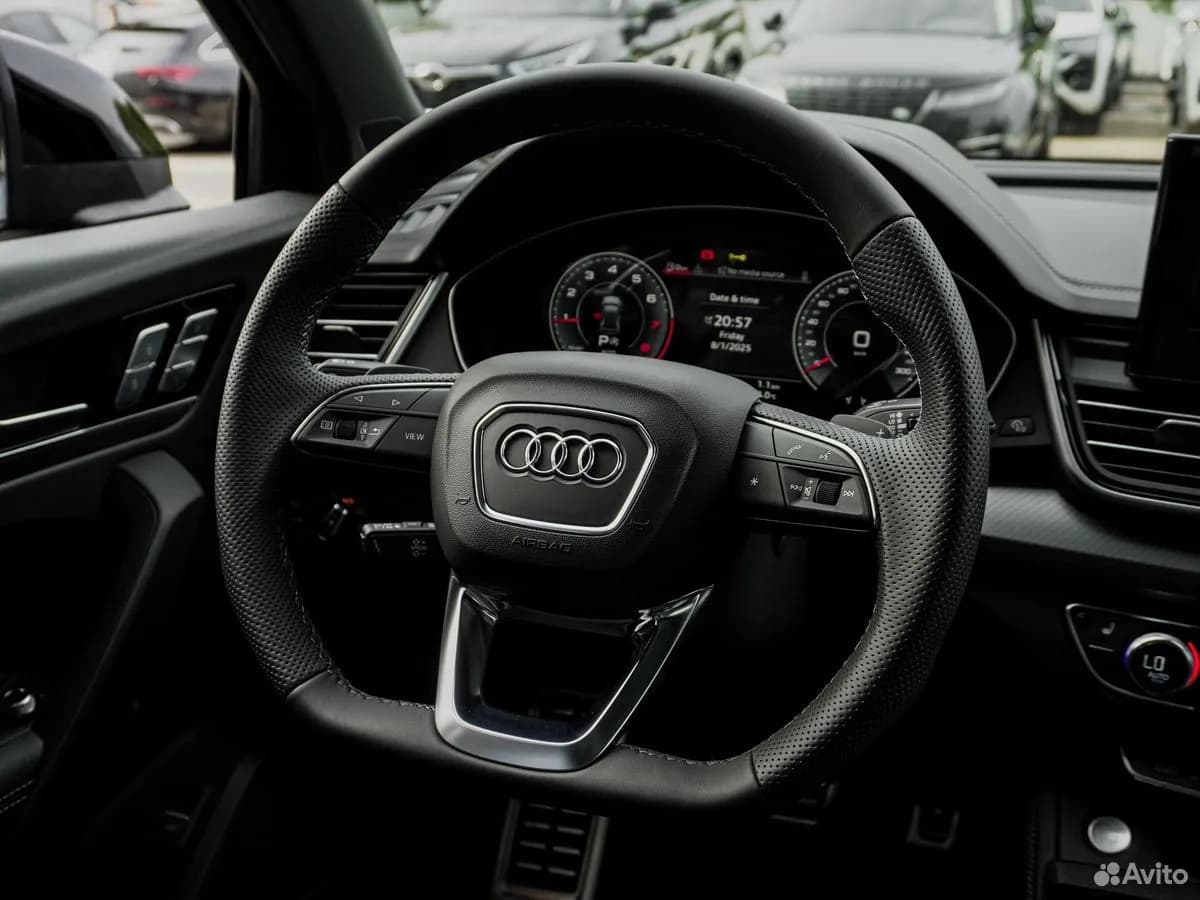 Audi Q5L — фото 27