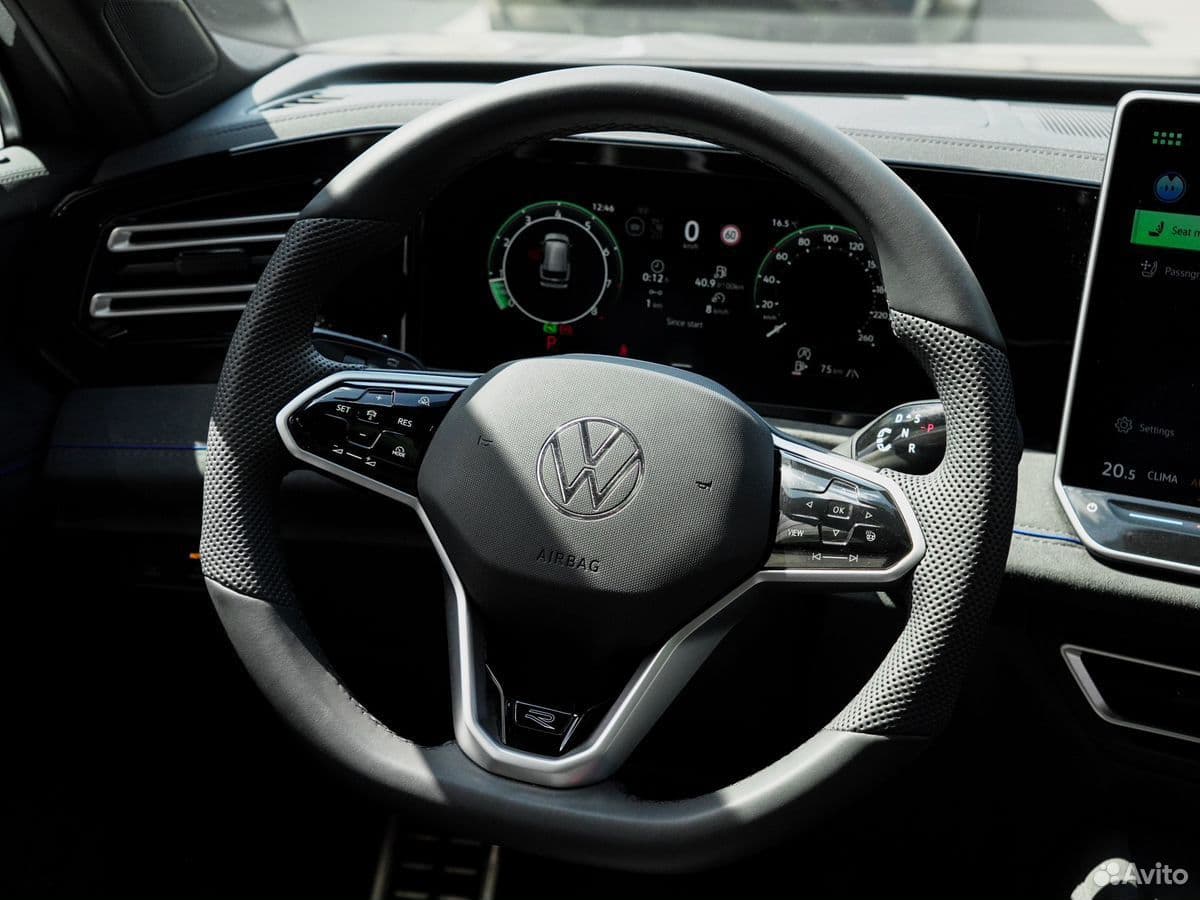 Volkswagen Tiguan L — фото 29