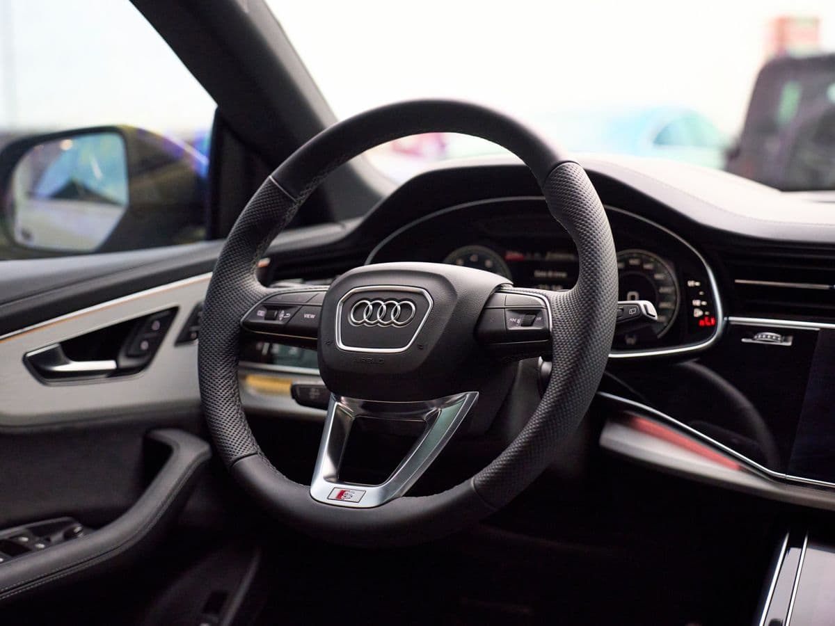 Audi Q8 — фото 15