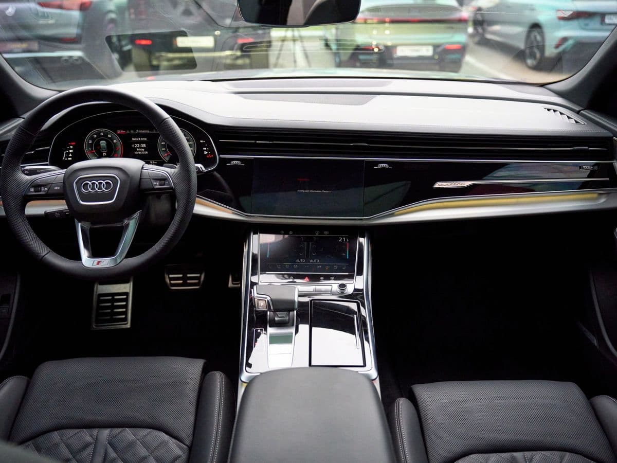 Audi Q8 — фото 17