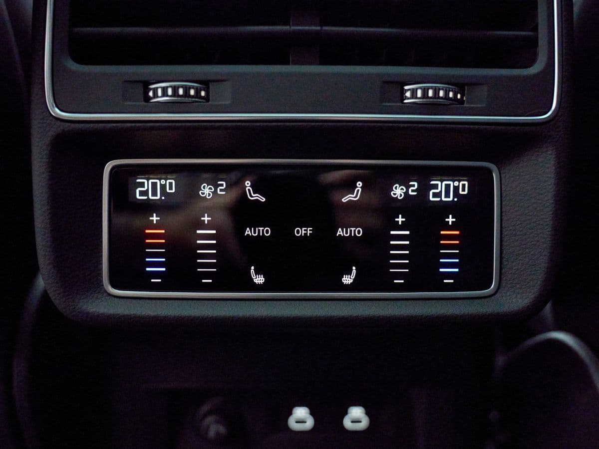 Audi Q8 — фото 35