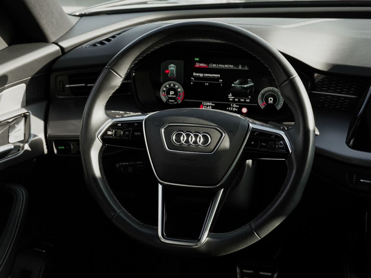 Audi Q6 — фото 18