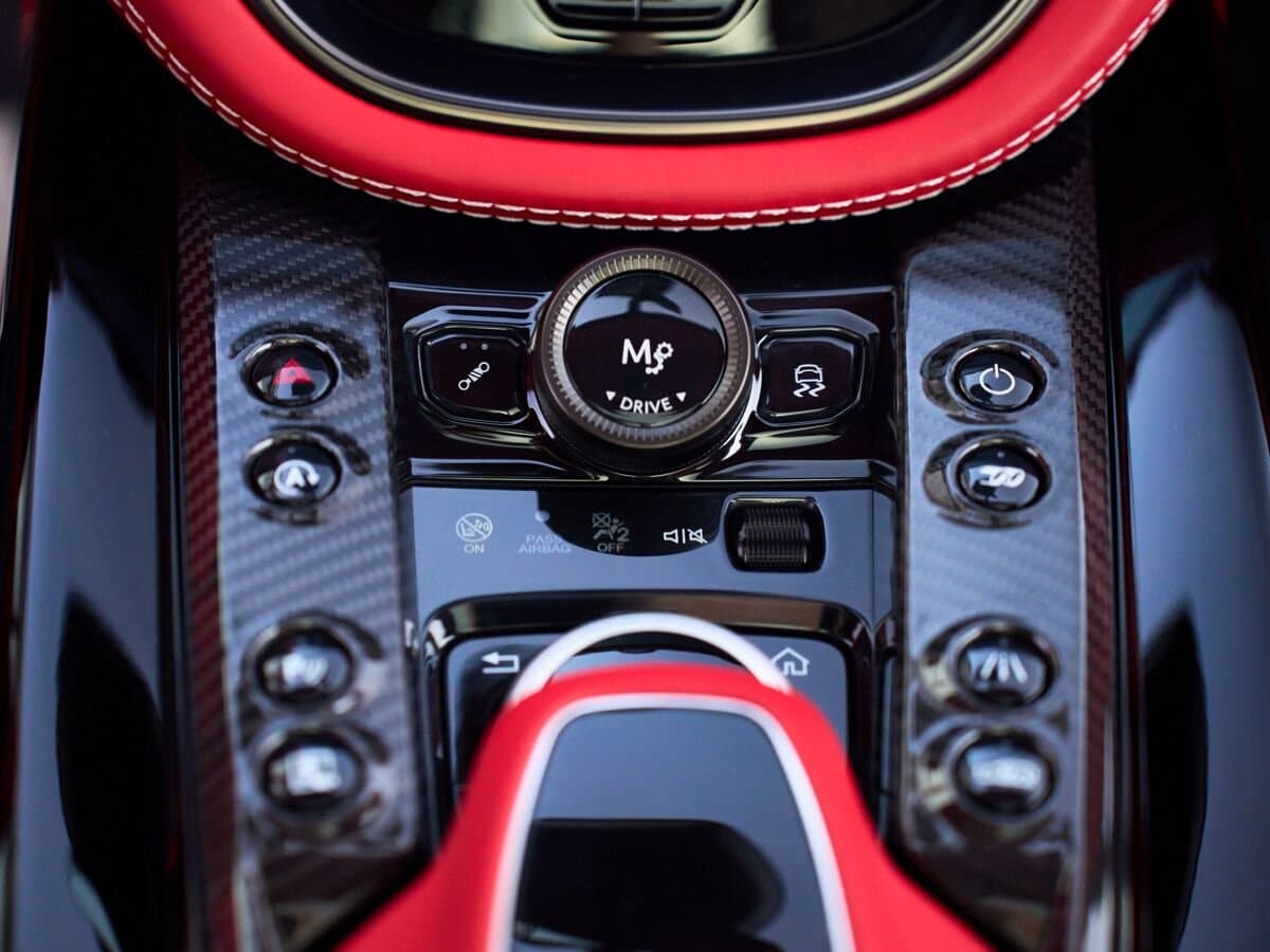 Aston Martin DBX — фото 18