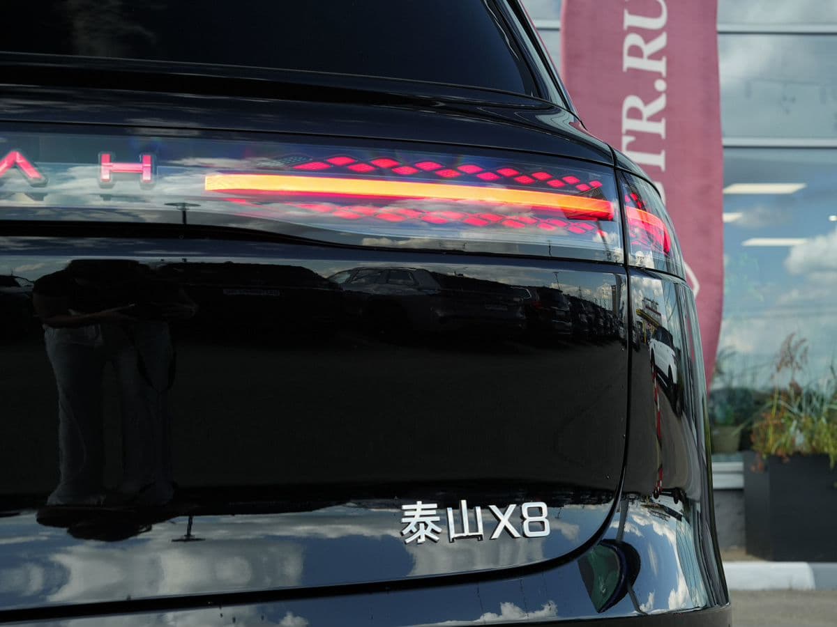Voyah Taishan X8 — фото 15