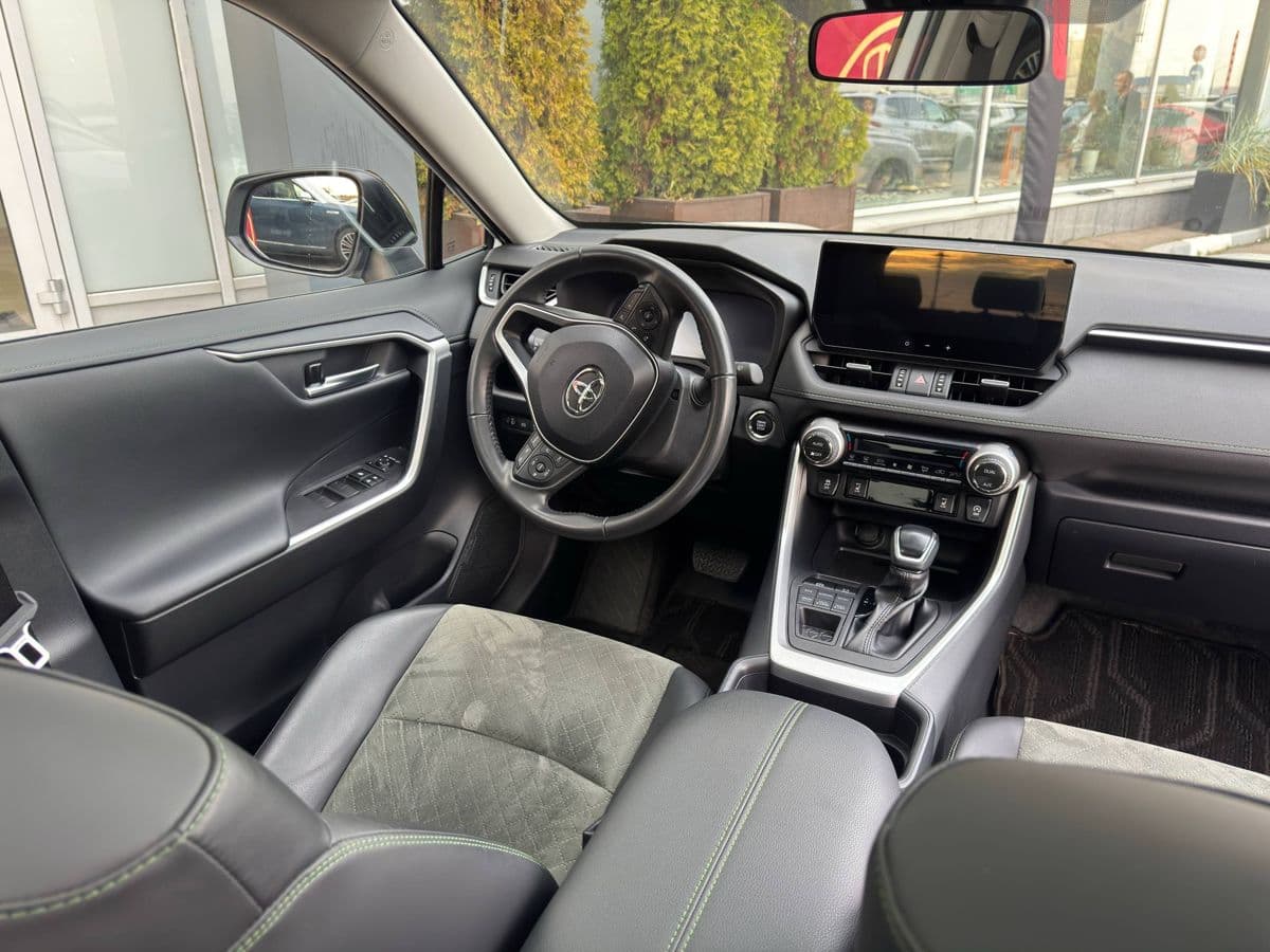 Toyota RAV4 — фото 11