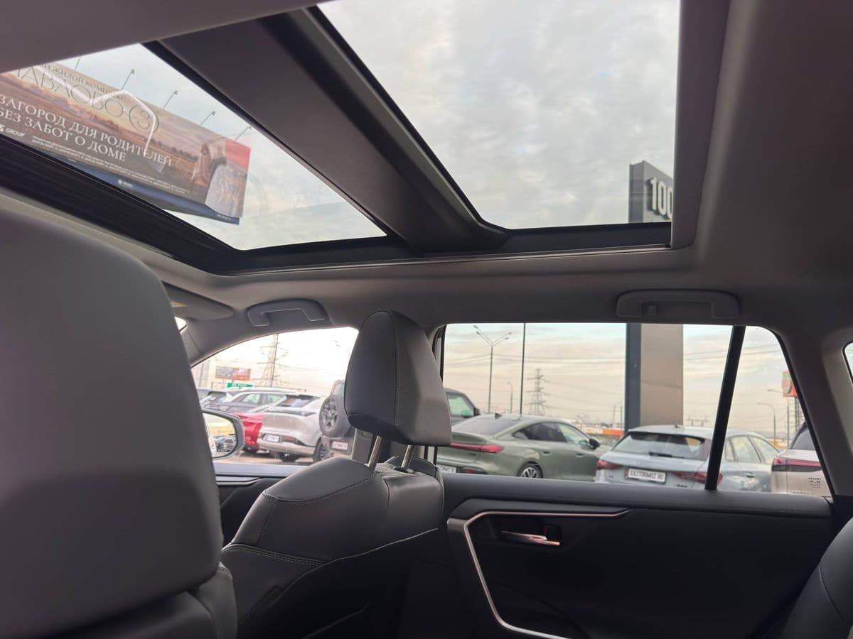 Toyota RAV4 — фото 18
