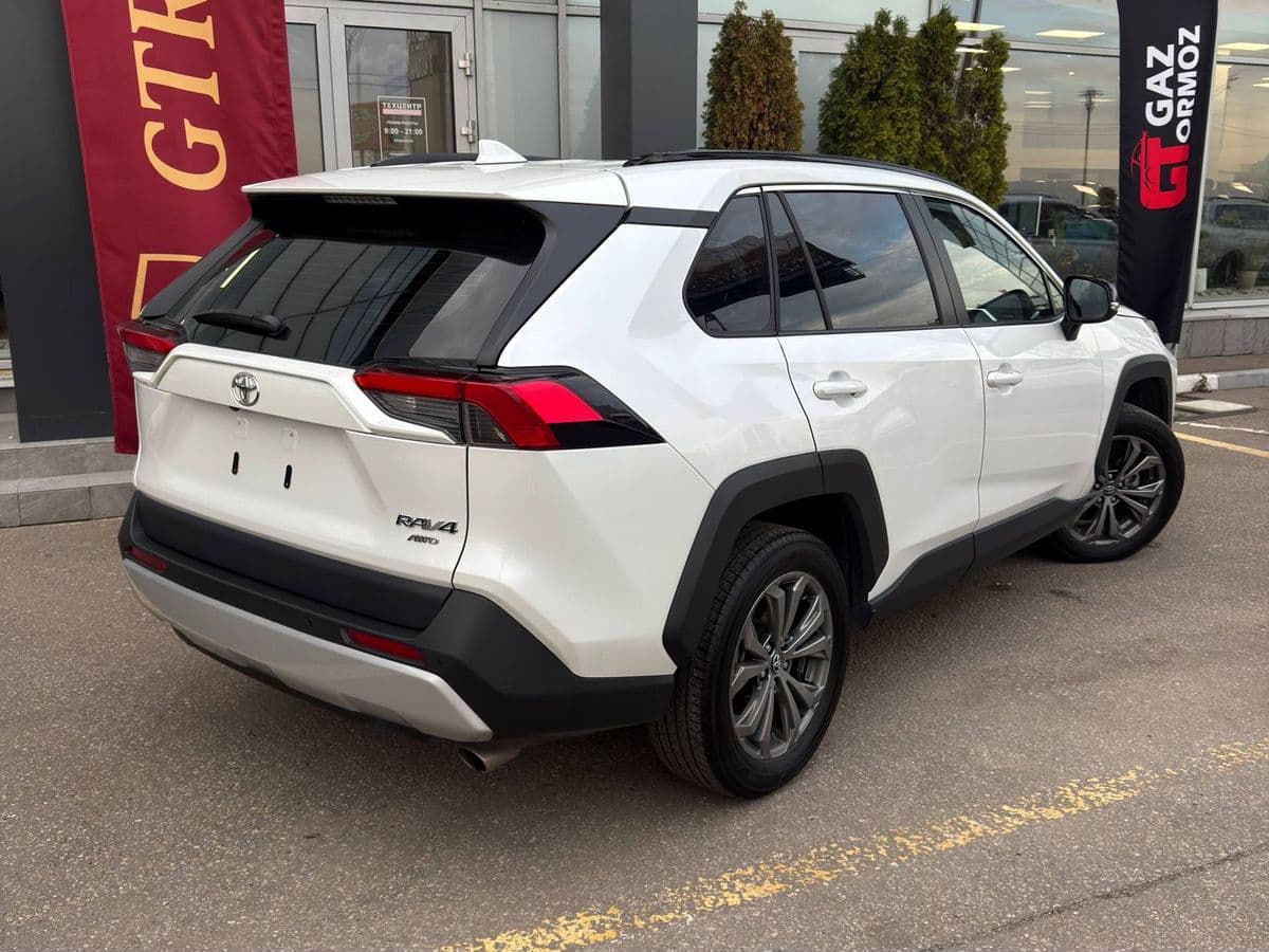 Toyota RAV4 — фото 3