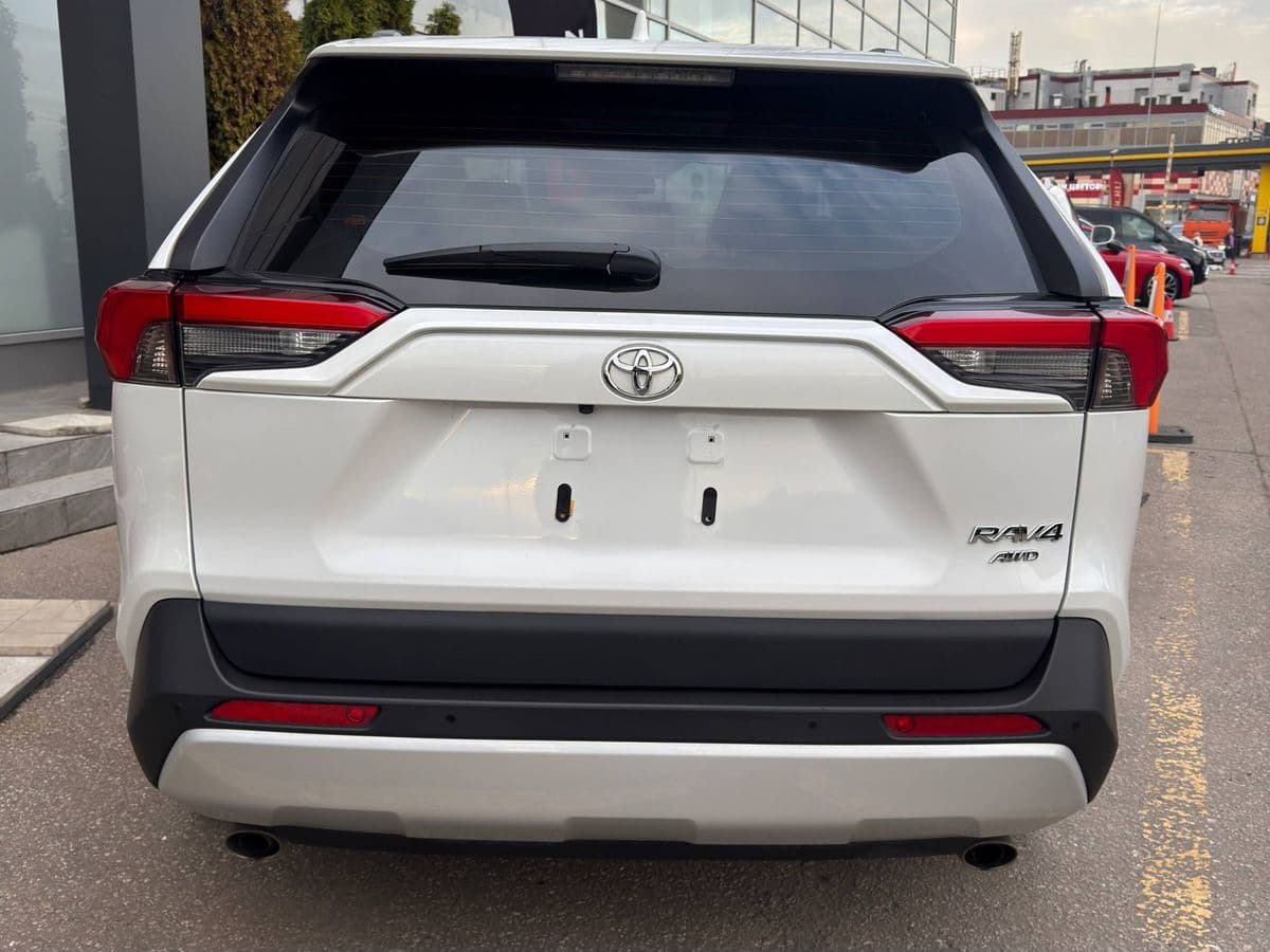 Toyota RAV4 — фото 4