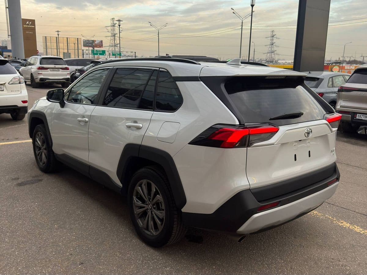 Toyota RAV4 — фото 5