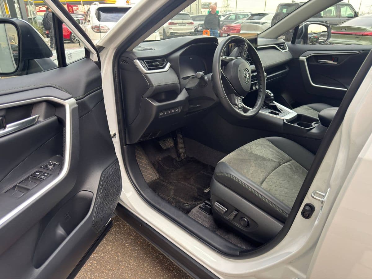 Toyota RAV4 — фото 10