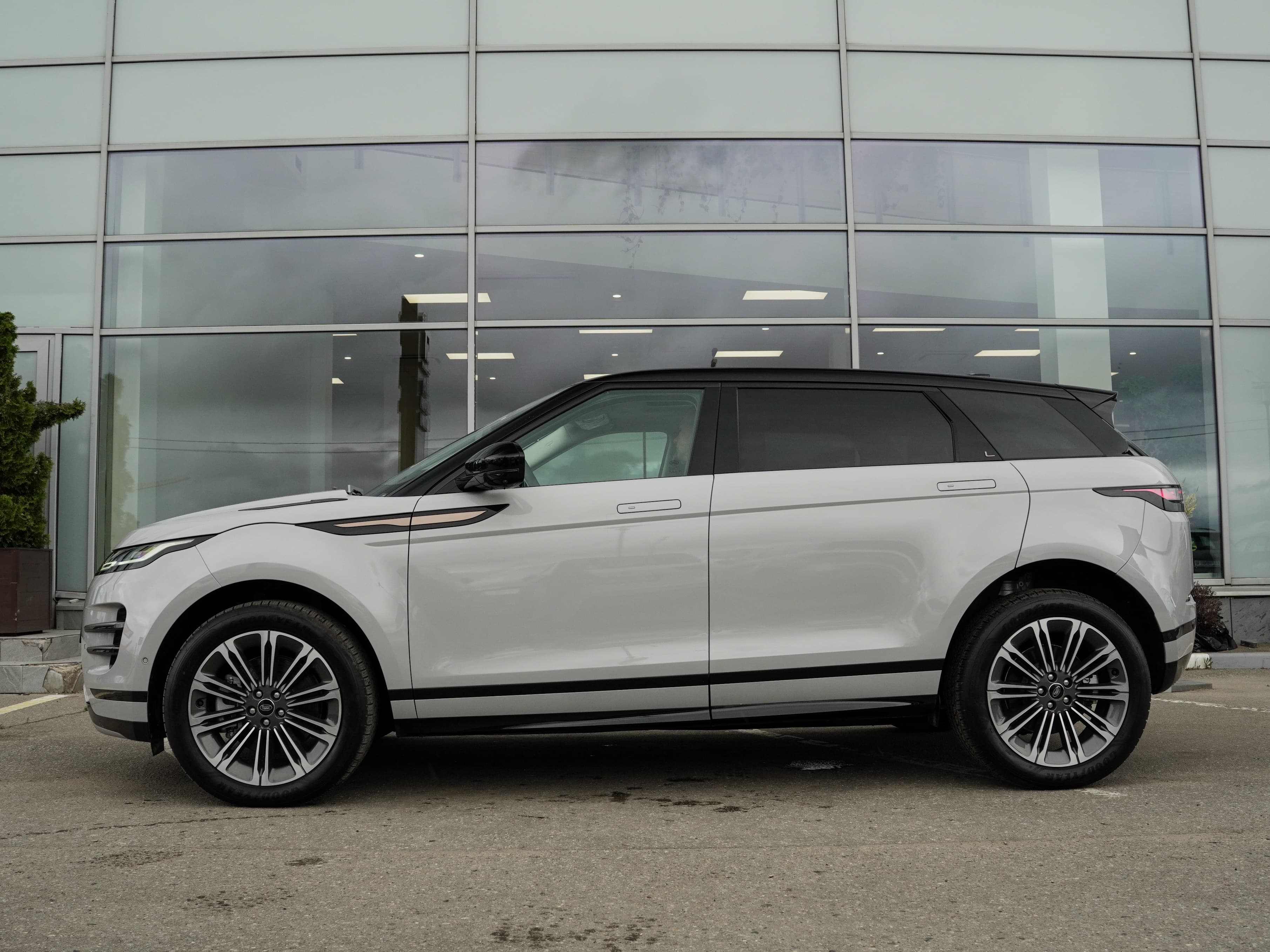 Land Rover Range Rover Evoque — фото 9