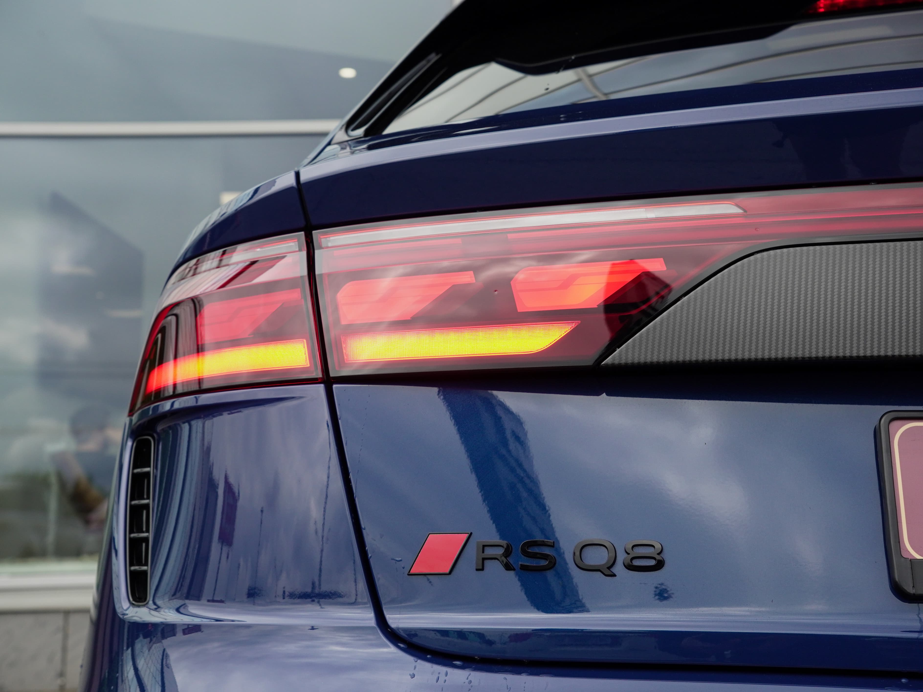 Audi RS Q8 — фото 11