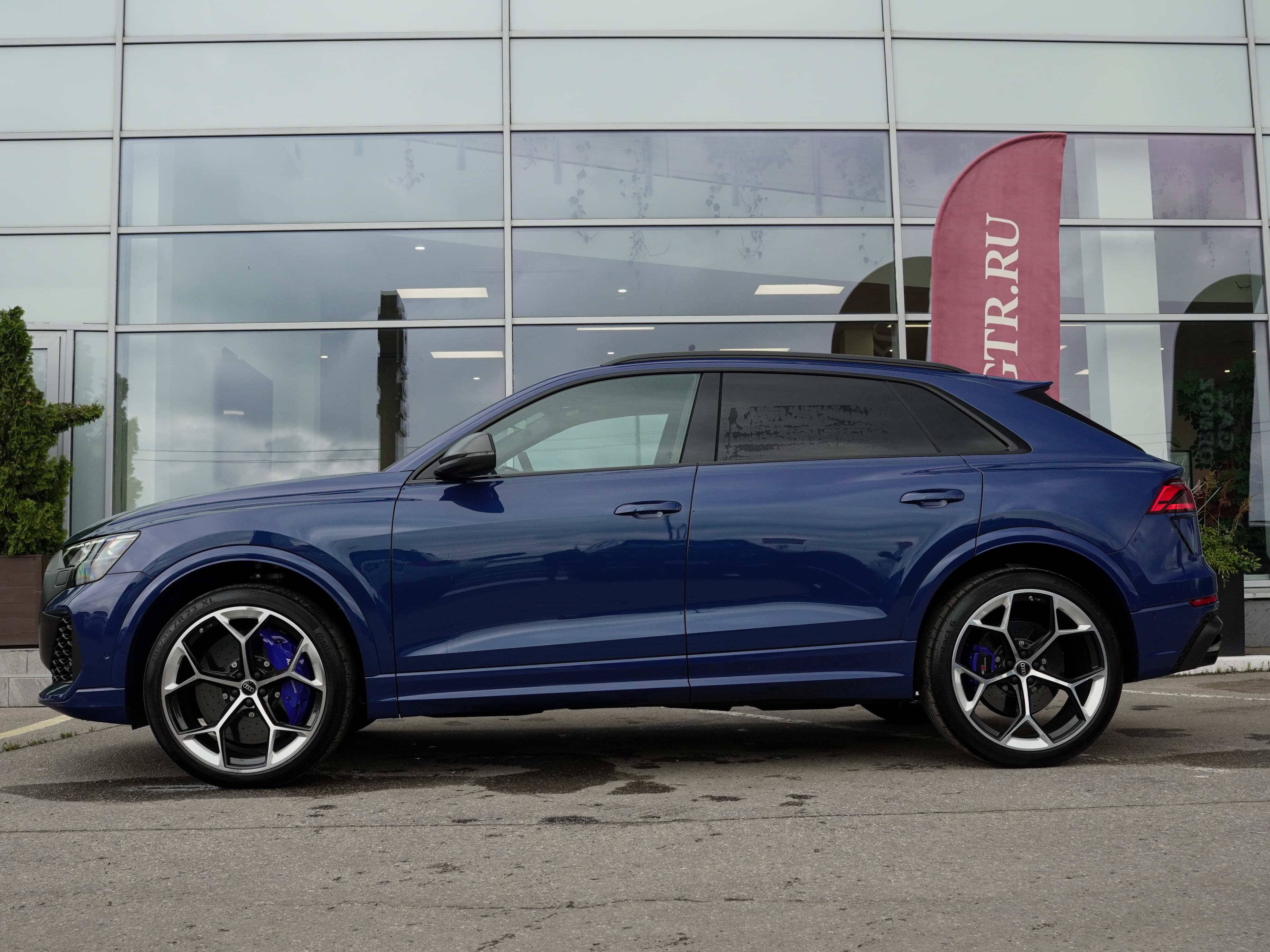 Audi RS Q8 — фото 4