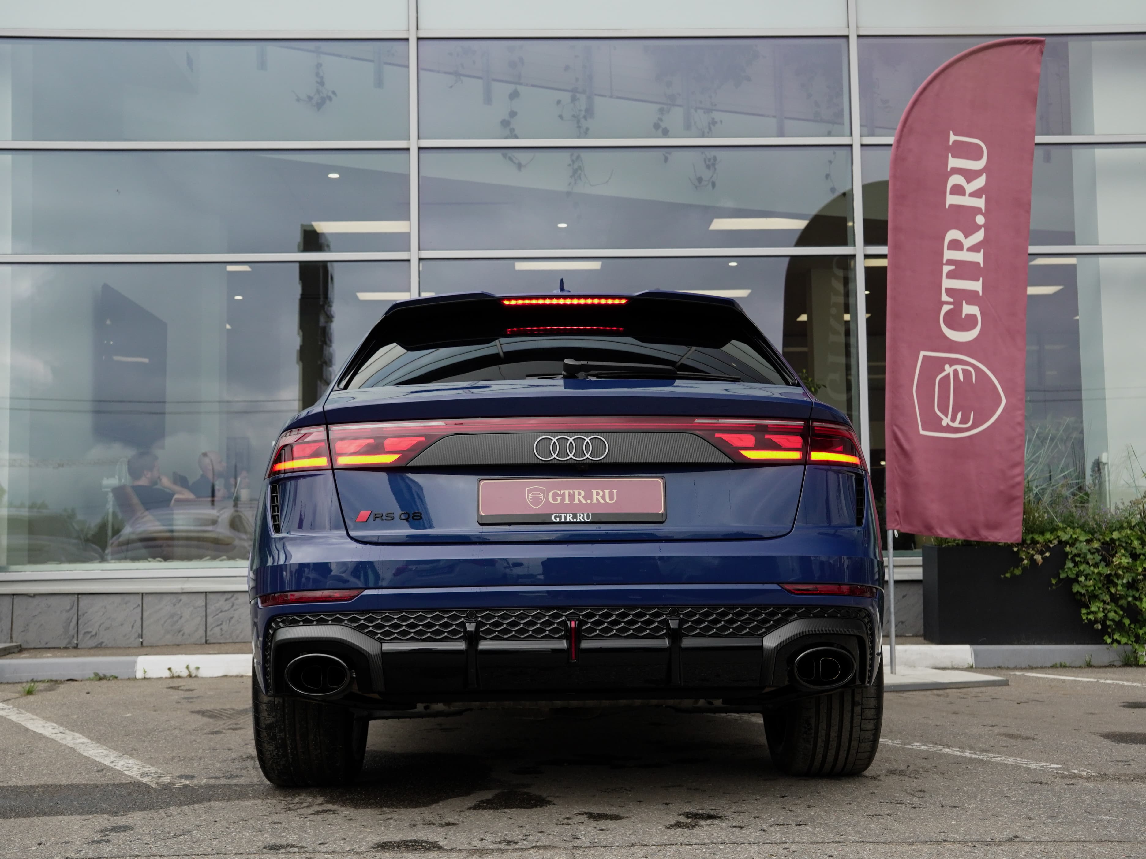 Audi RS Q8 — фото 7