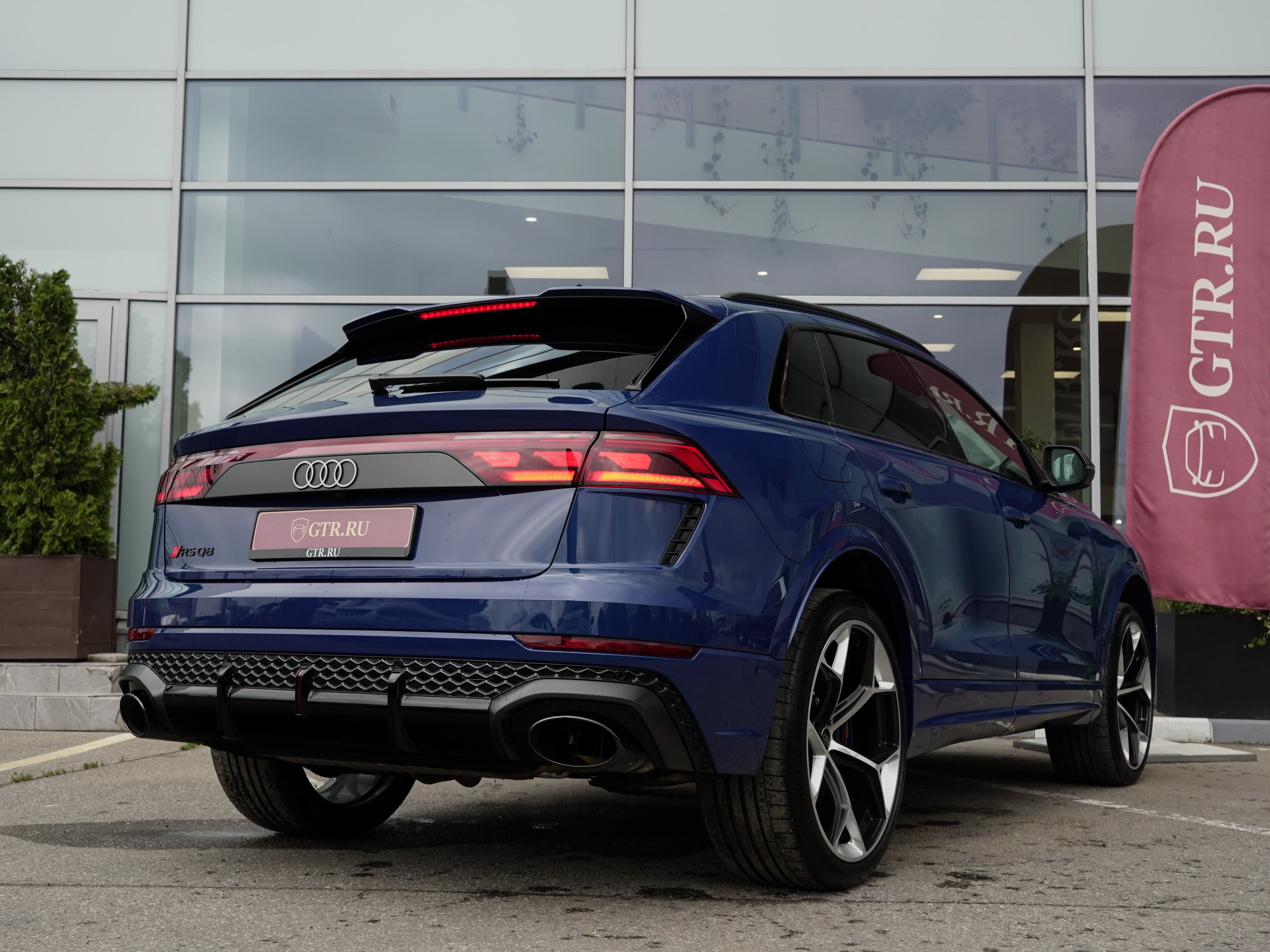 Audi RS Q8 — фото 8