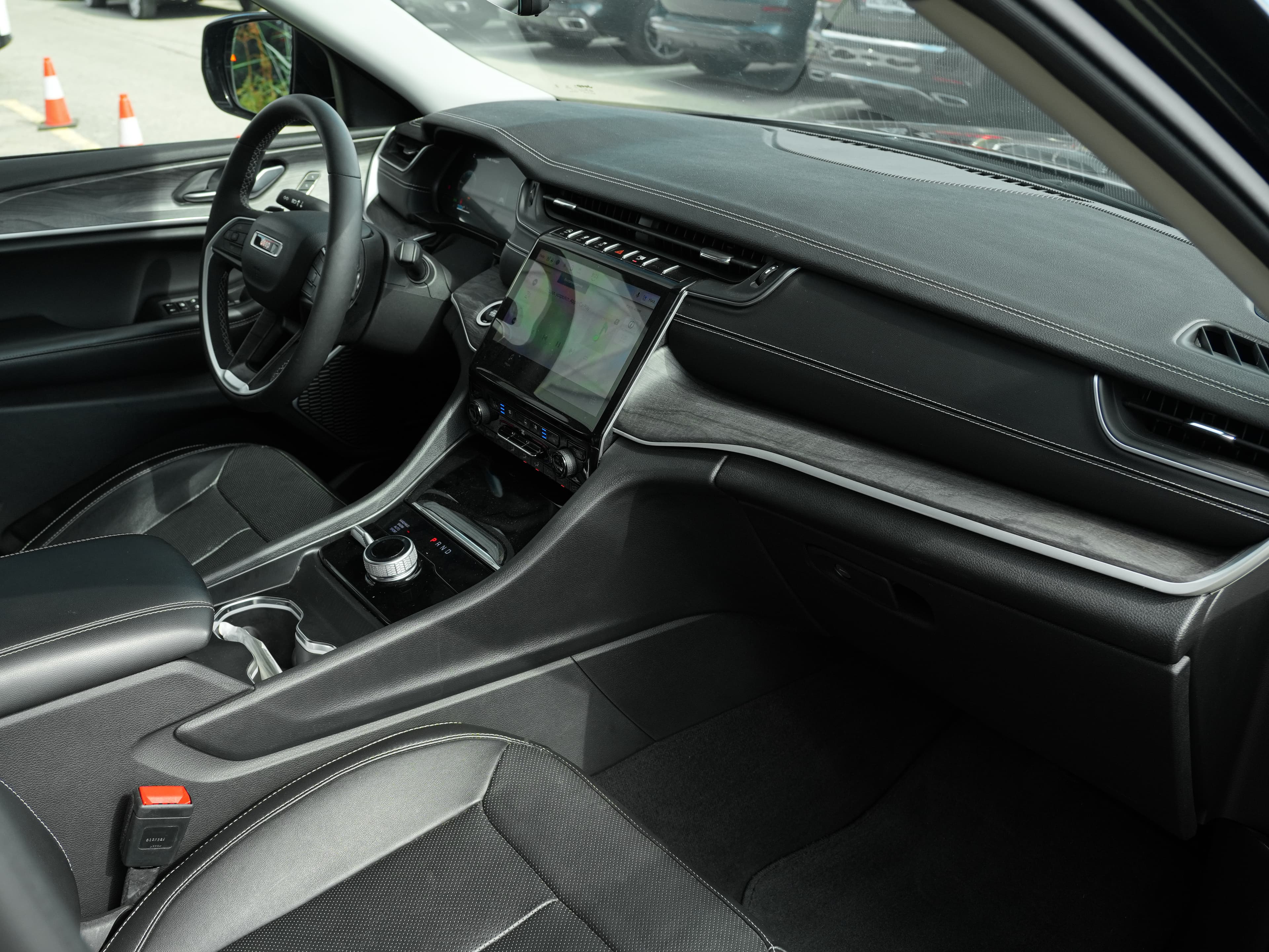Jeep Grand Cherokee — фото 19