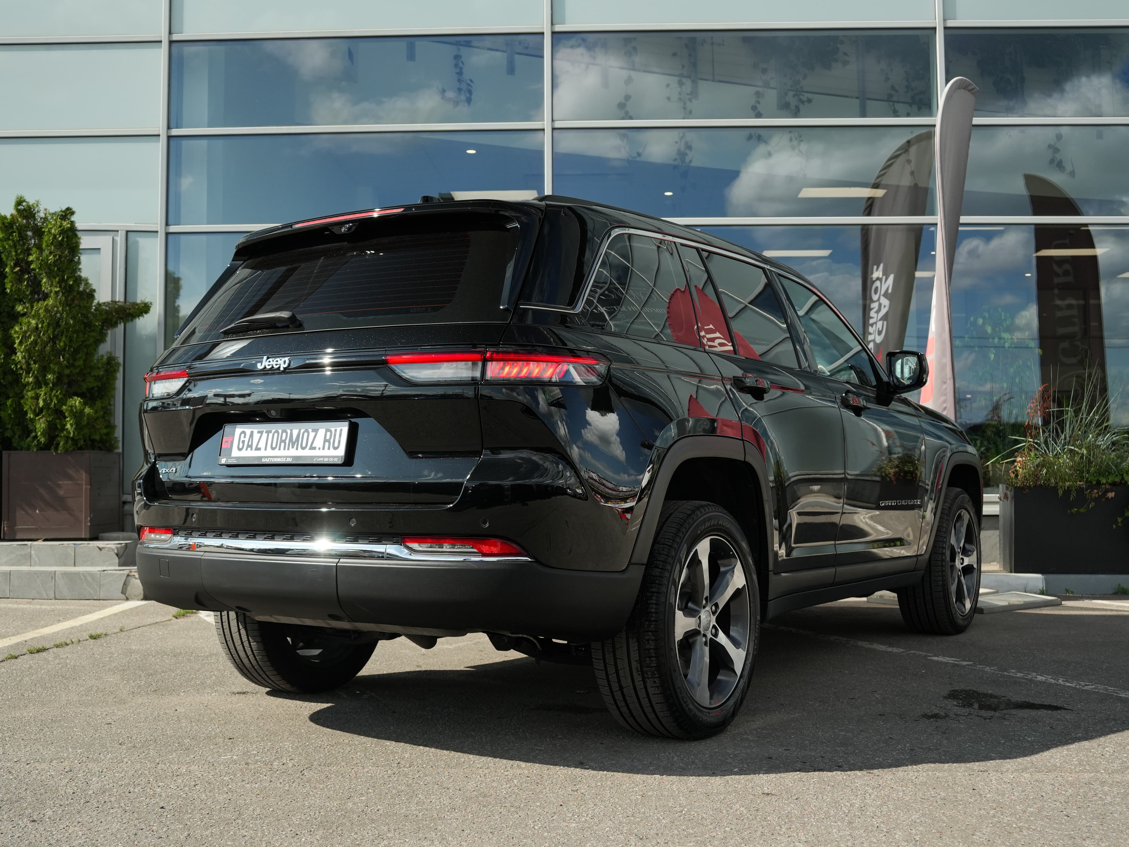 Jeep Grand Cherokee — фото 8