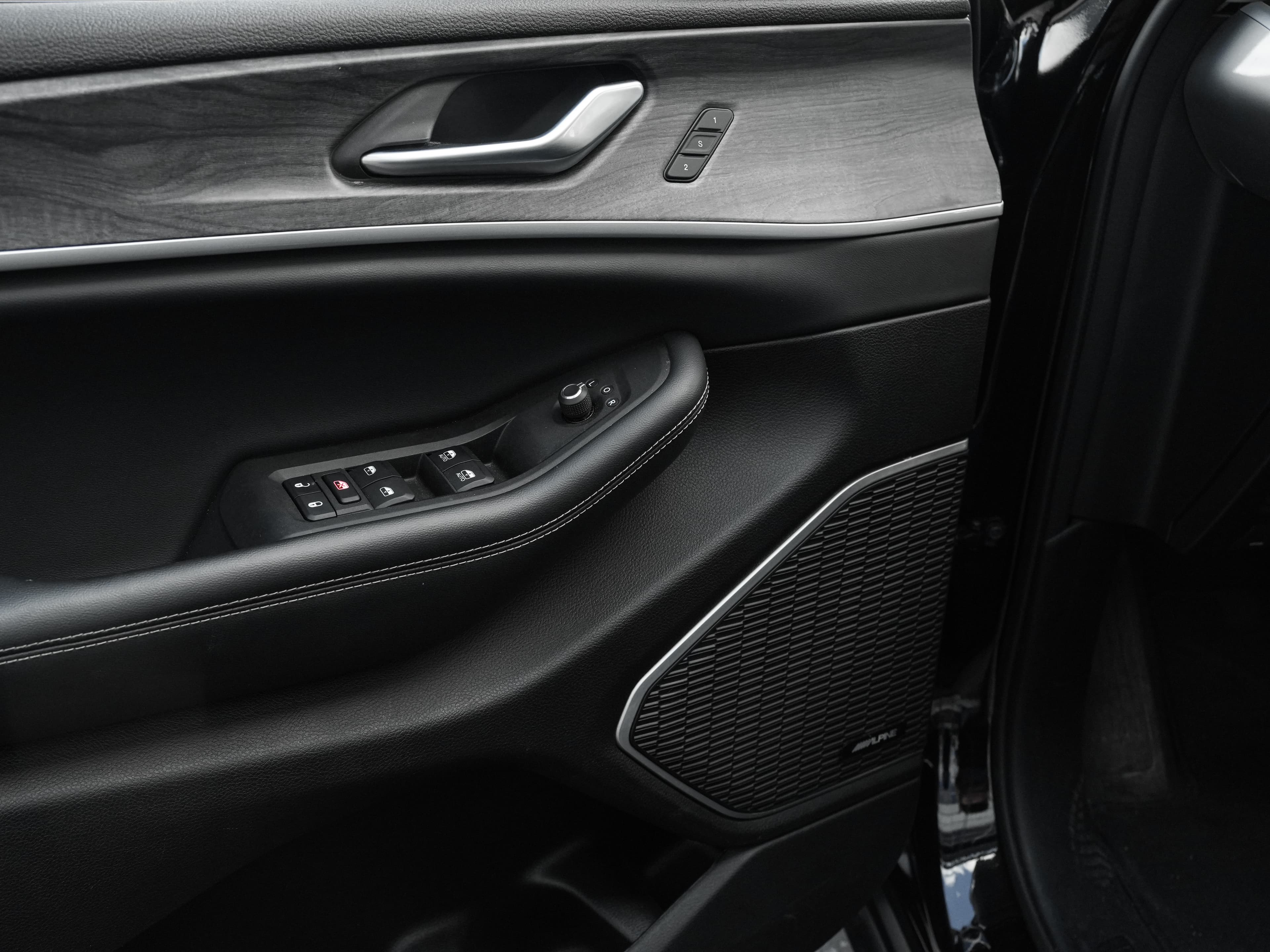 Jeep Grand Cherokee — фото 10