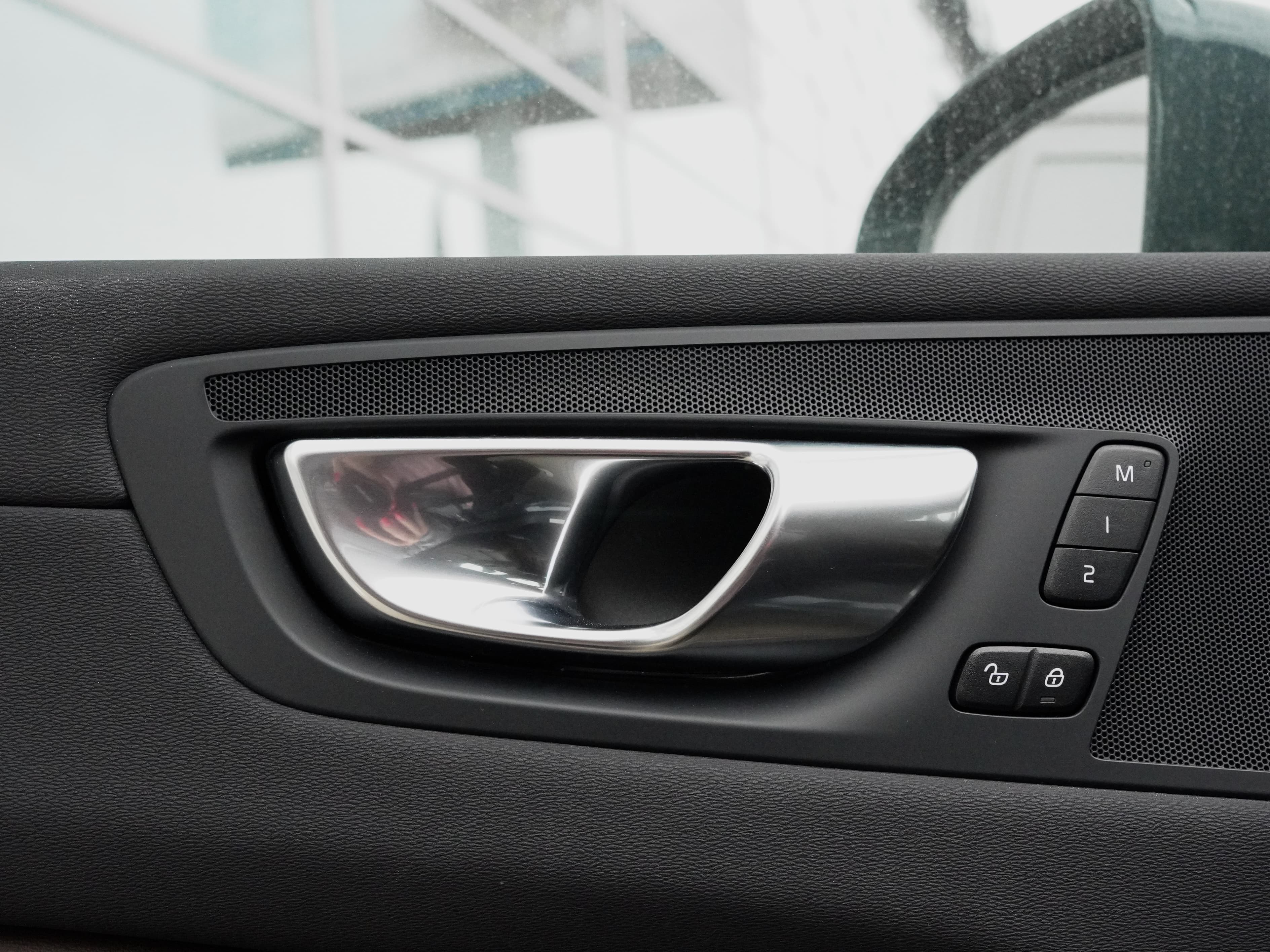 Volvo XC60 — фото 14