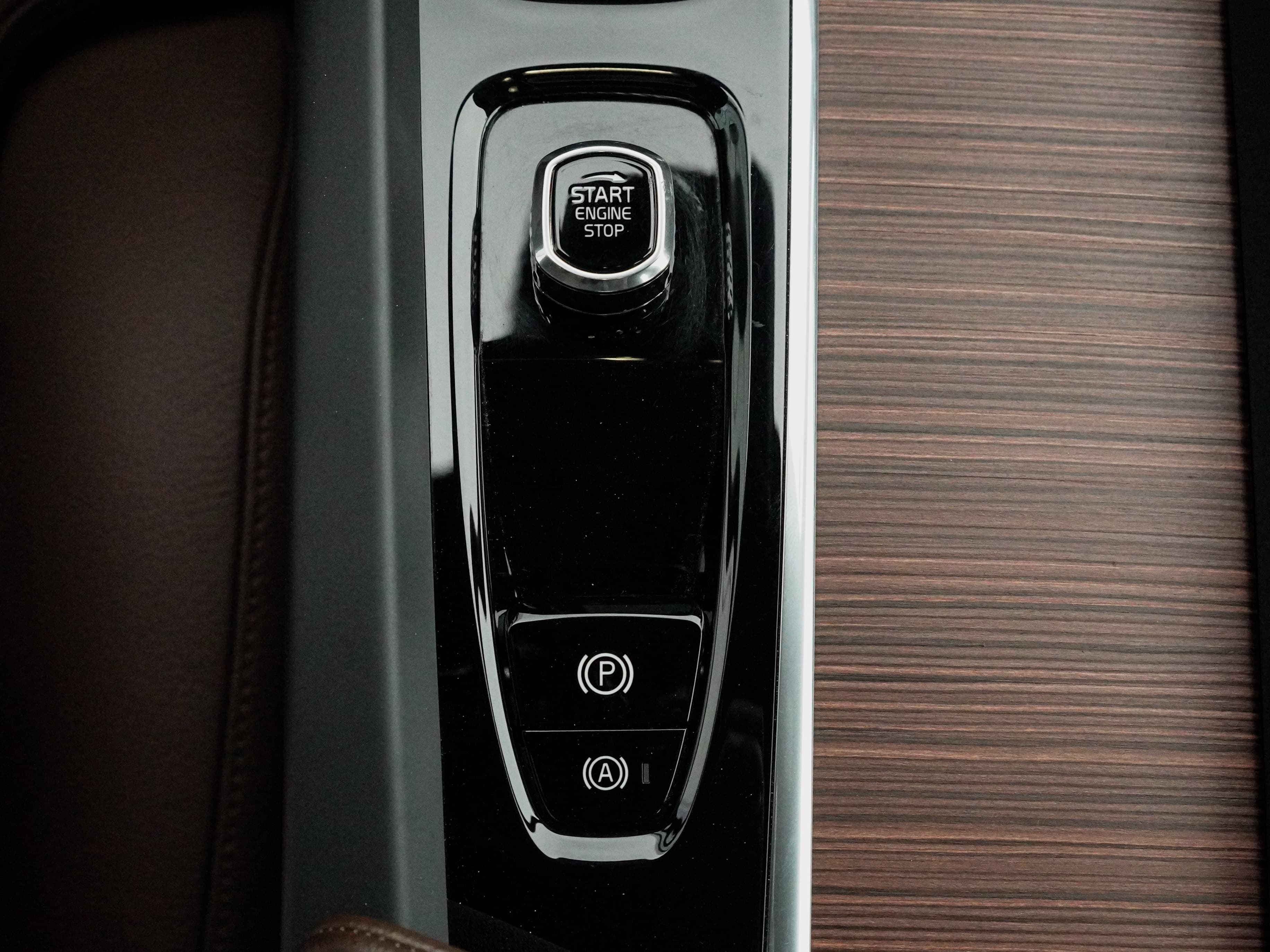 Volvo XC60 — фото 16