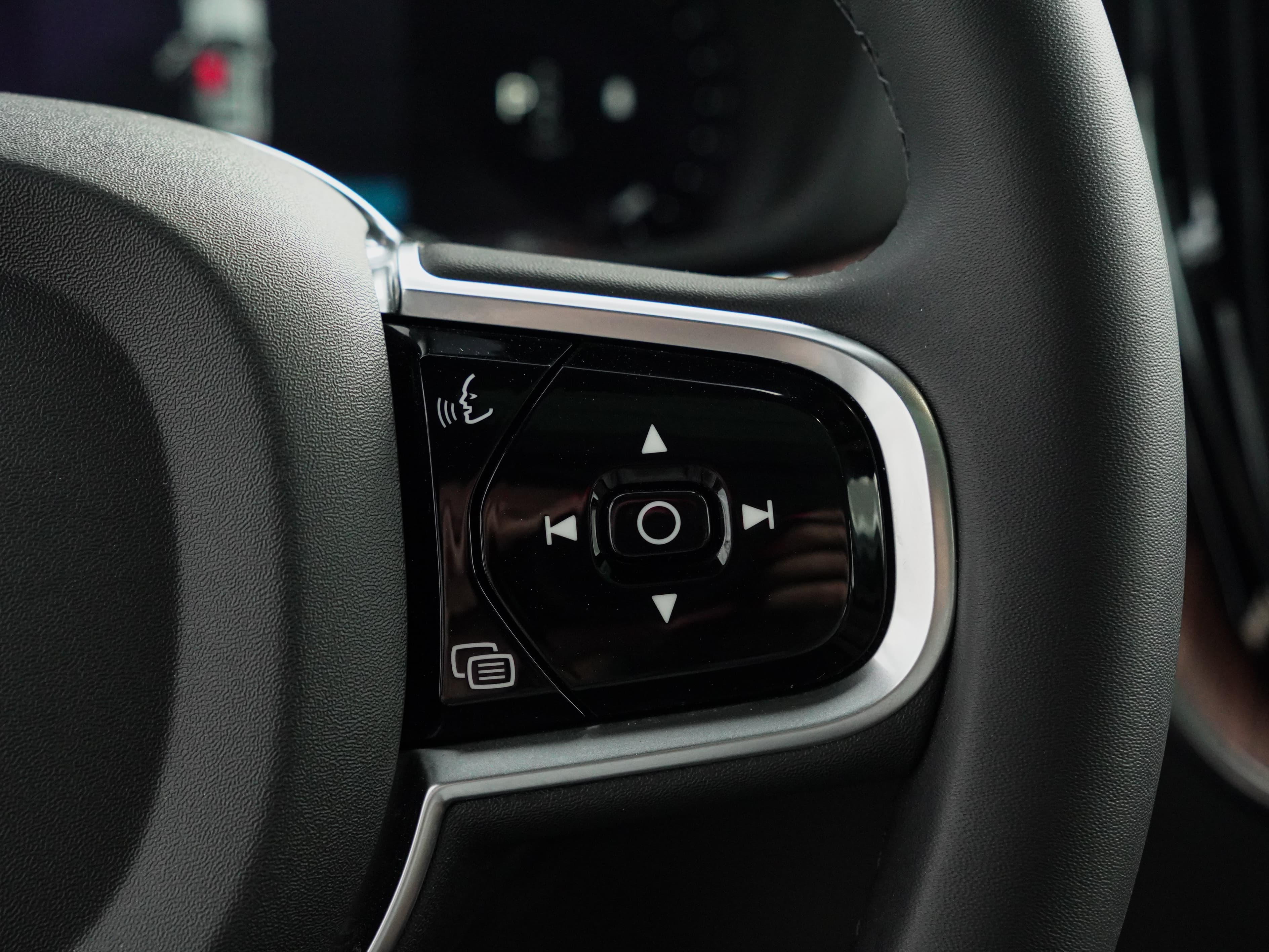 Volvo XC60 — фото 18