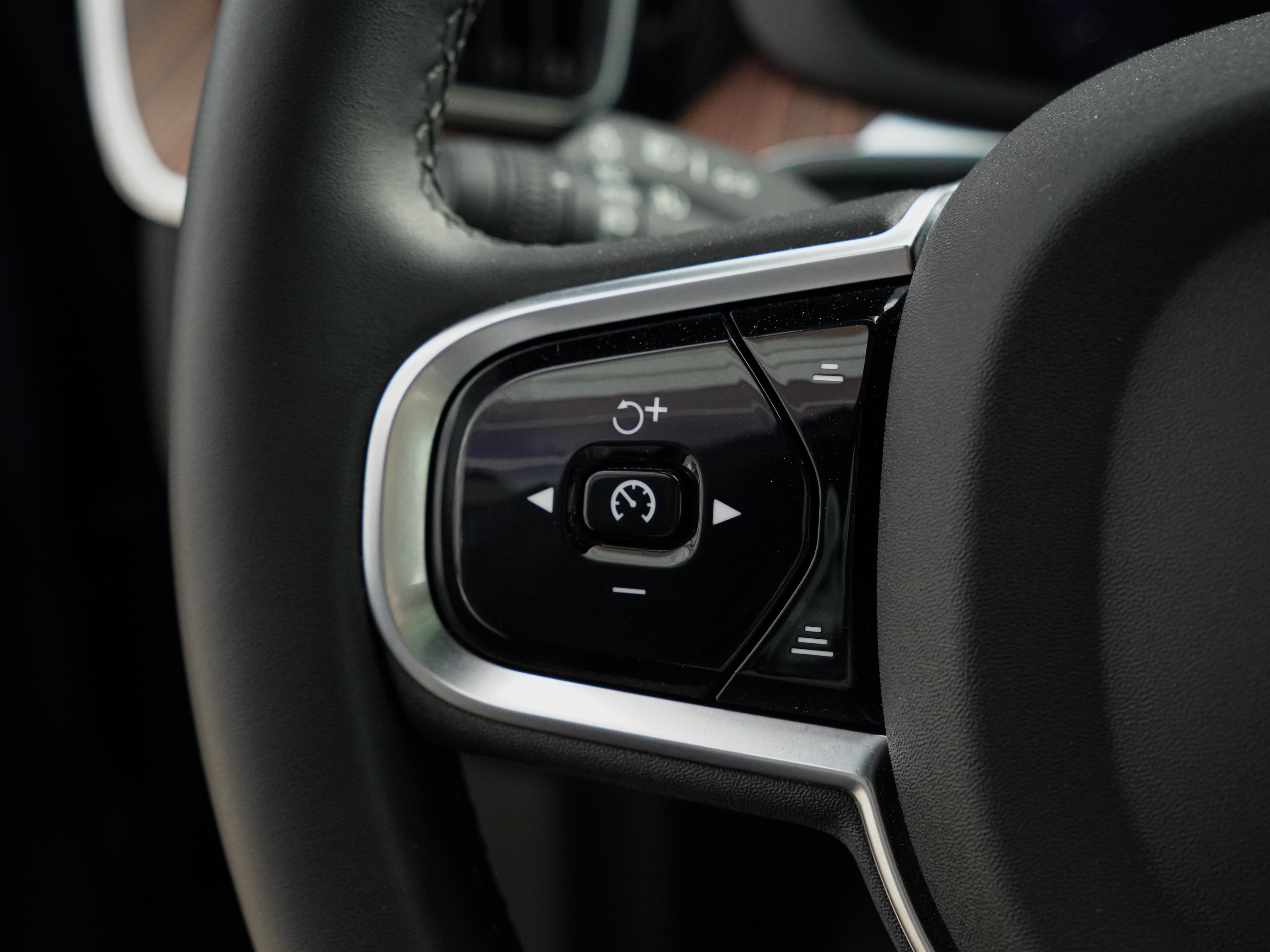 Volvo XC60 — фото 19