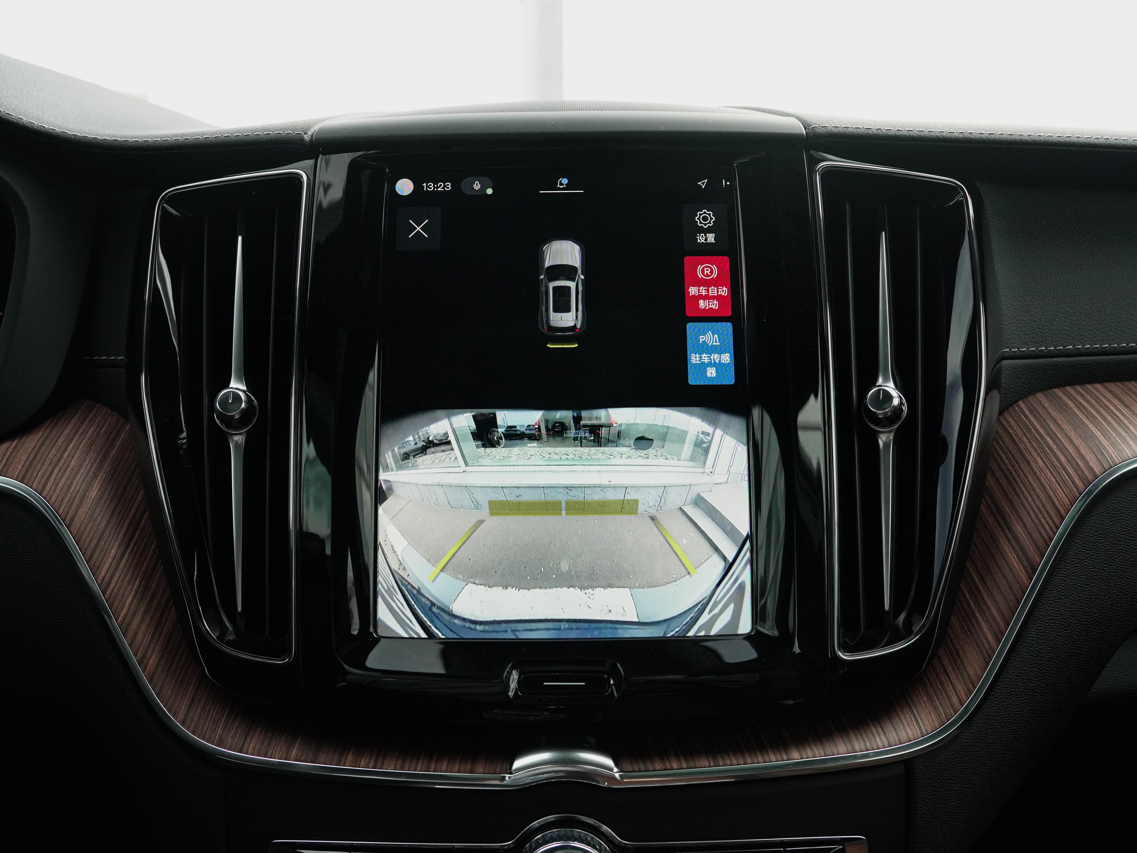 Volvo XC60 — фото 22