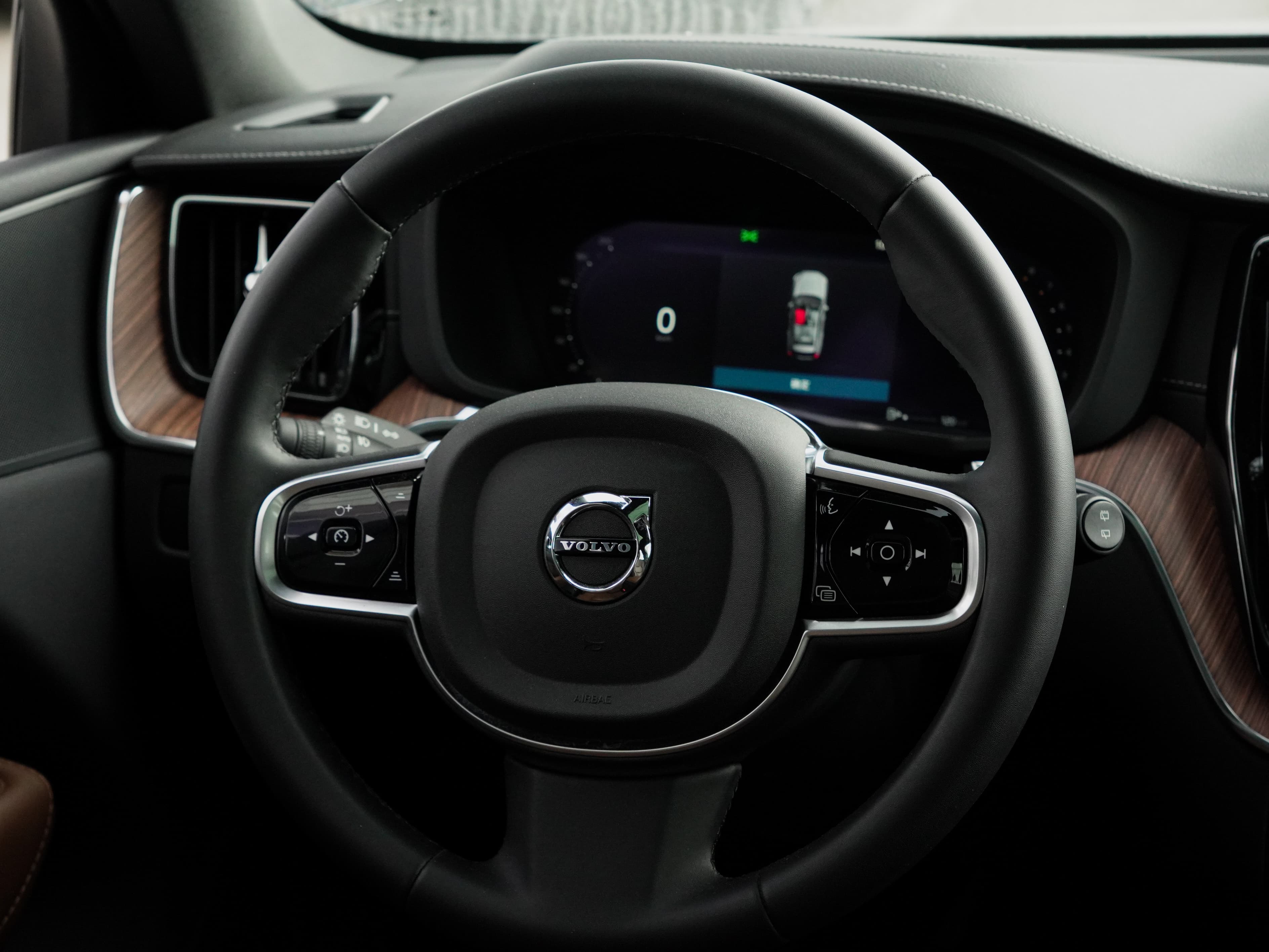 Volvo XC60 — фото 27