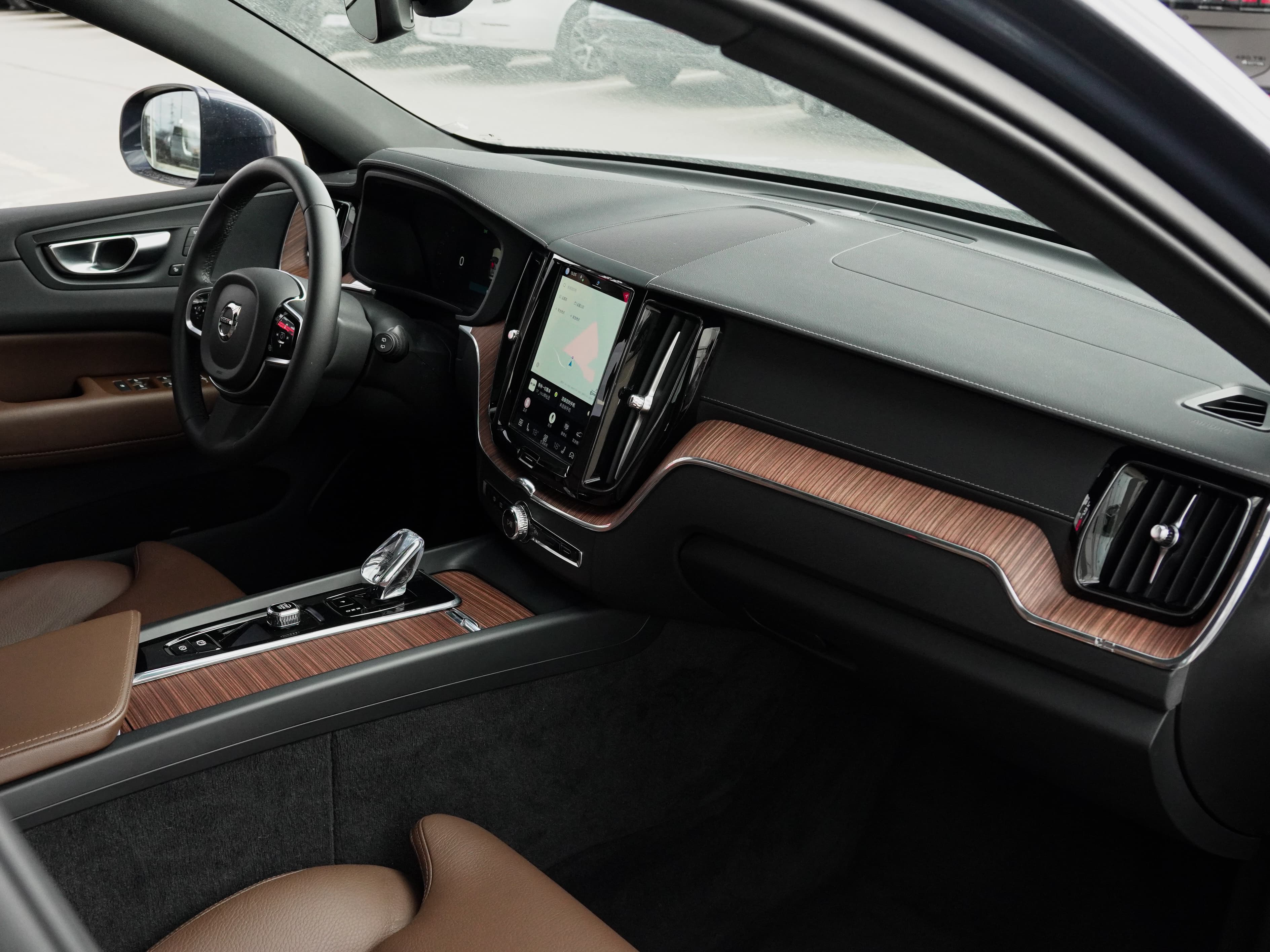 Volvo XC60 — фото 28