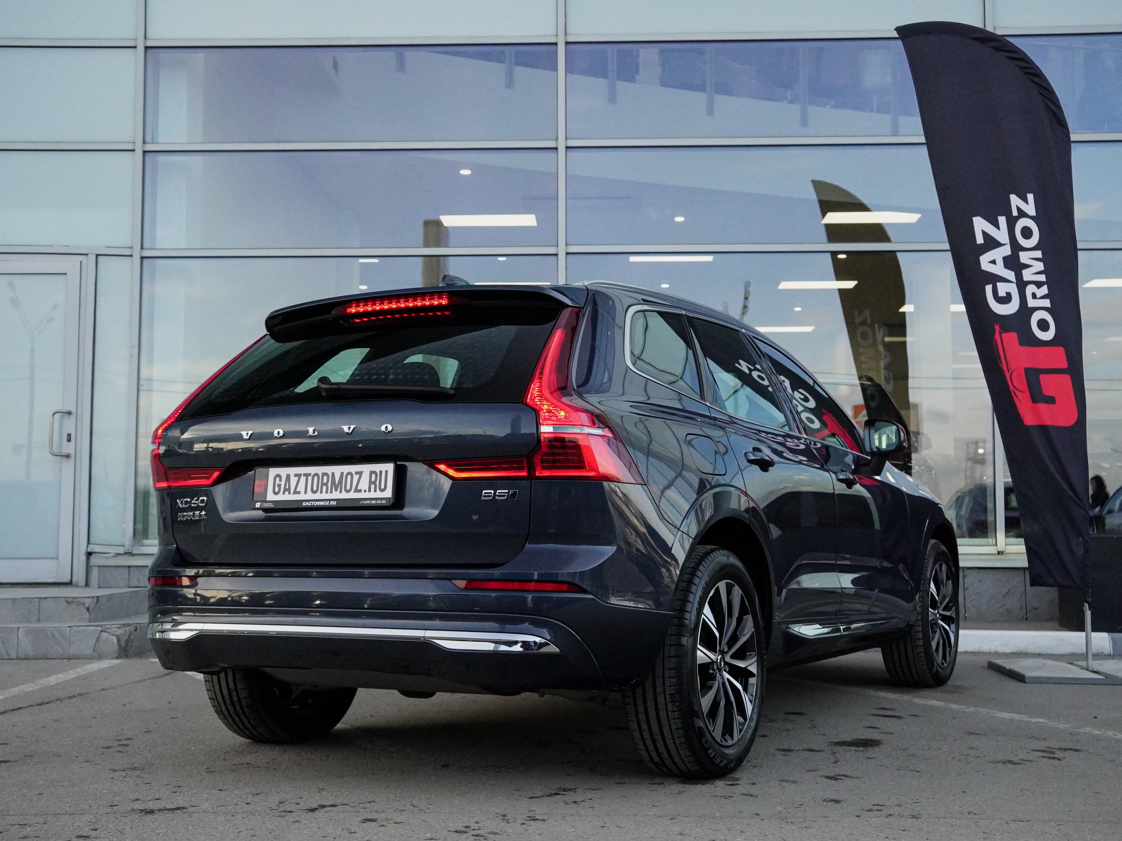 Volvo XC60 — фото 8