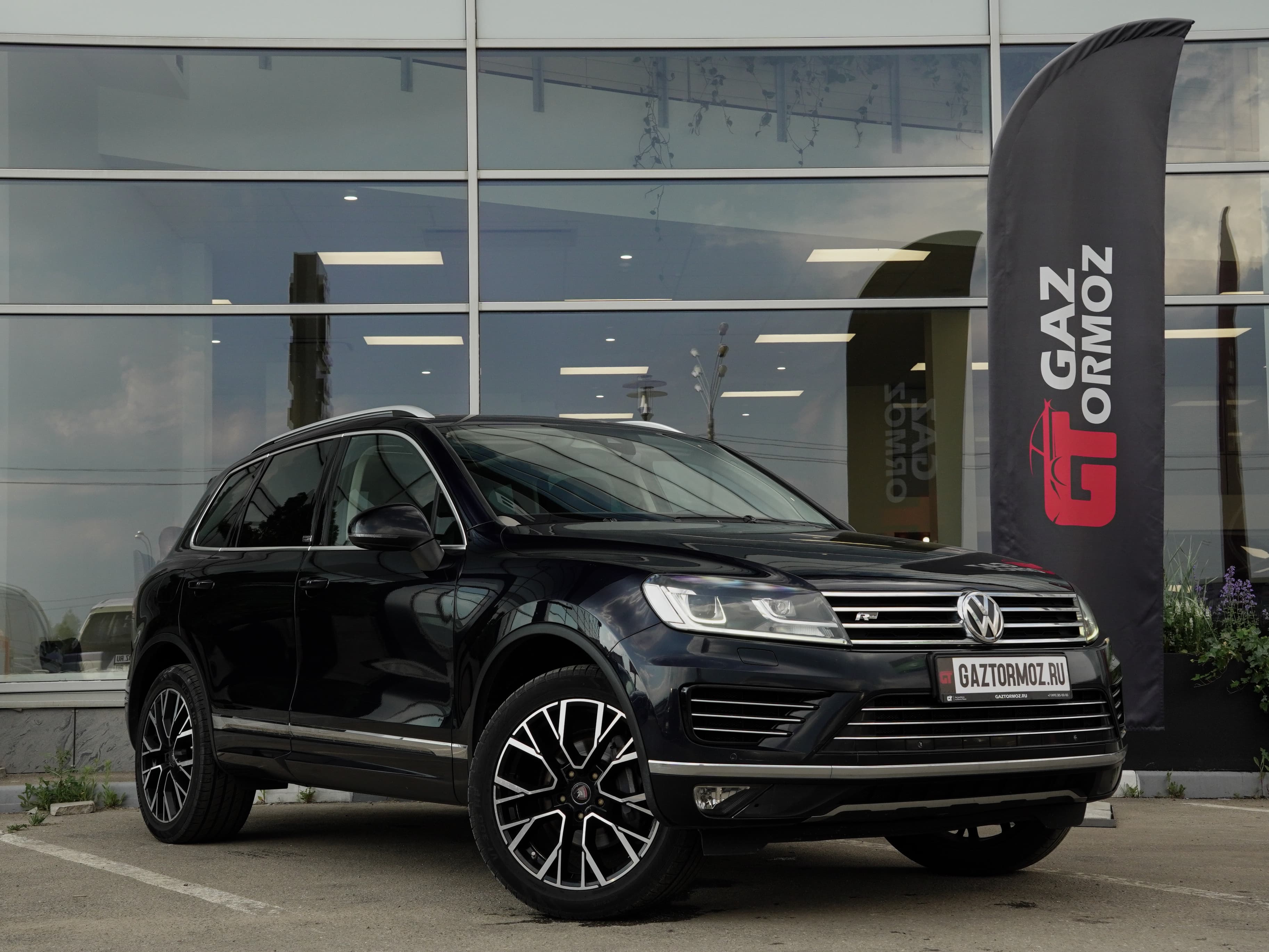 Volkswagen Touareg — фото 3