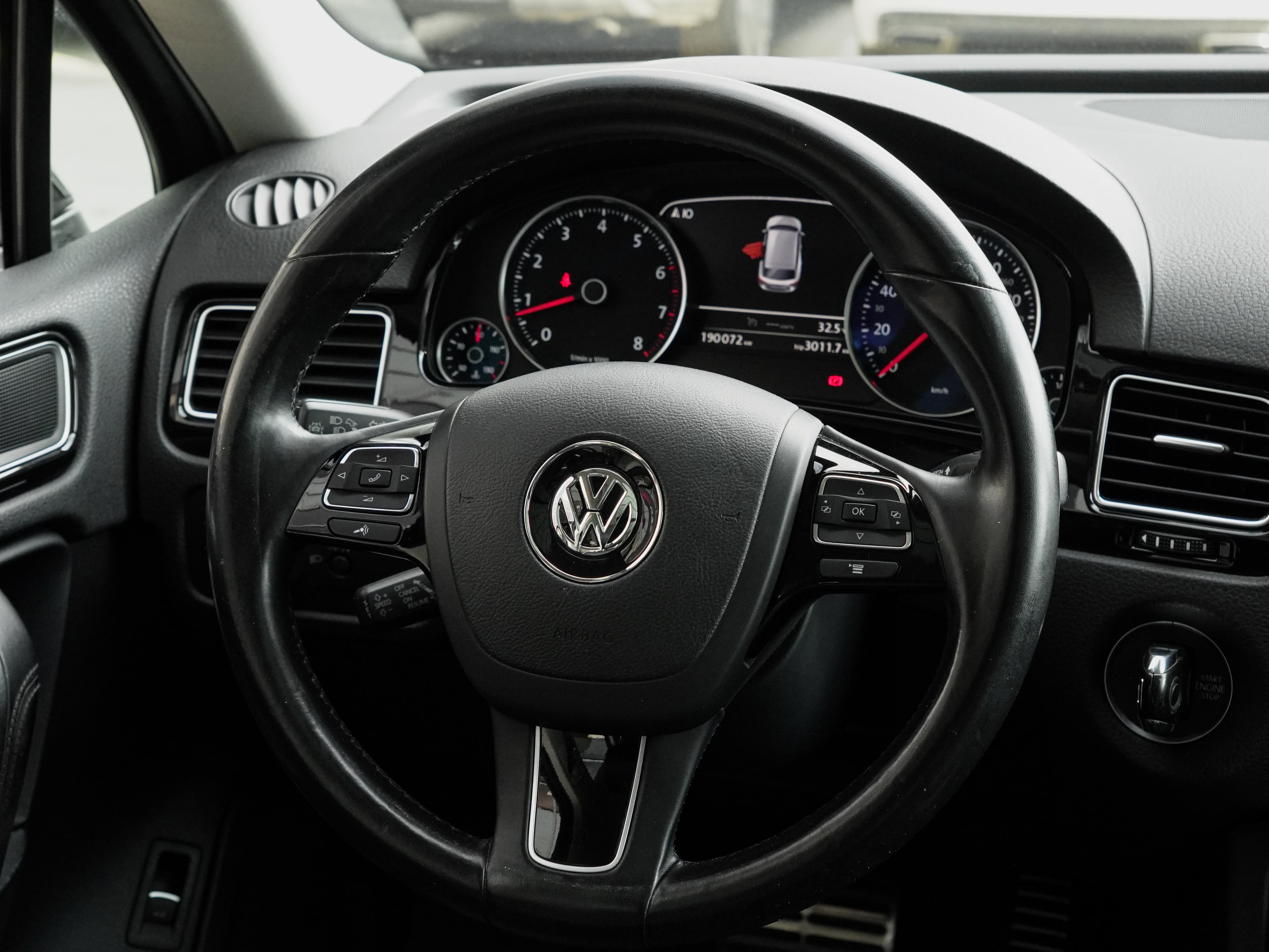 Volkswagen Touareg — фото 34