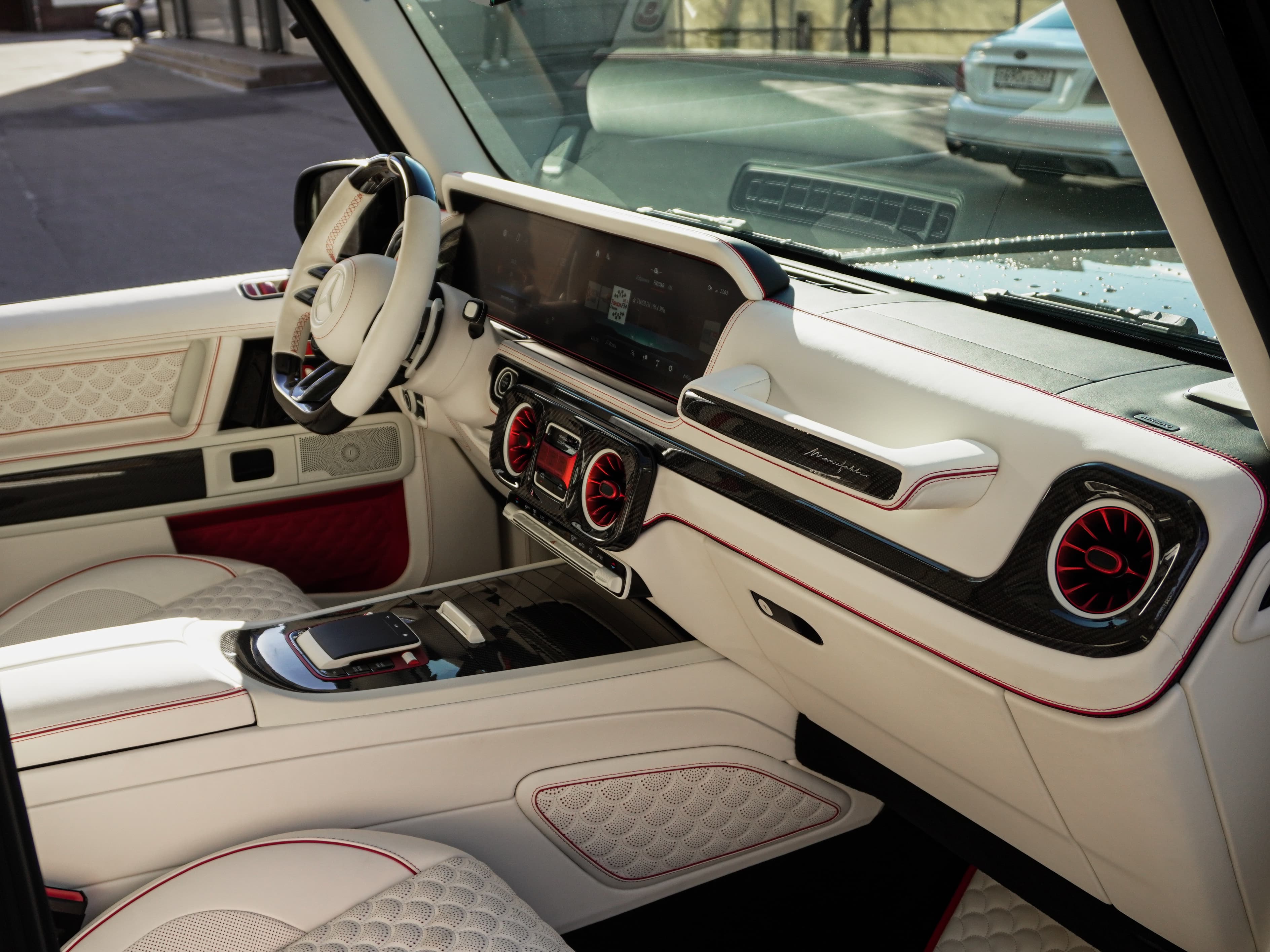 Brabus 800 Widestar — черная классика и бежевый люкс — фото 27