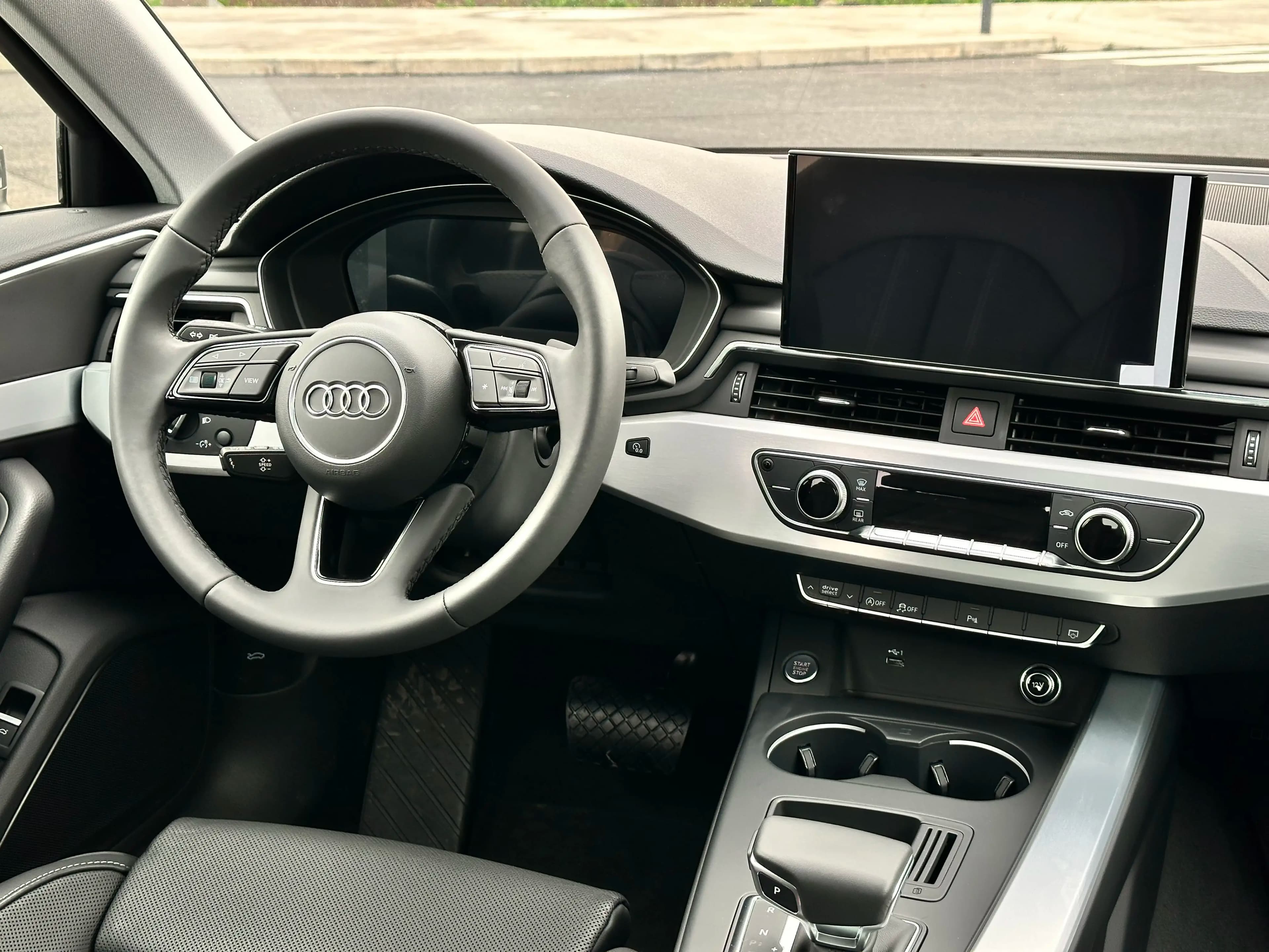 Audi A4L 2021 г. 68043 км. — фото 12