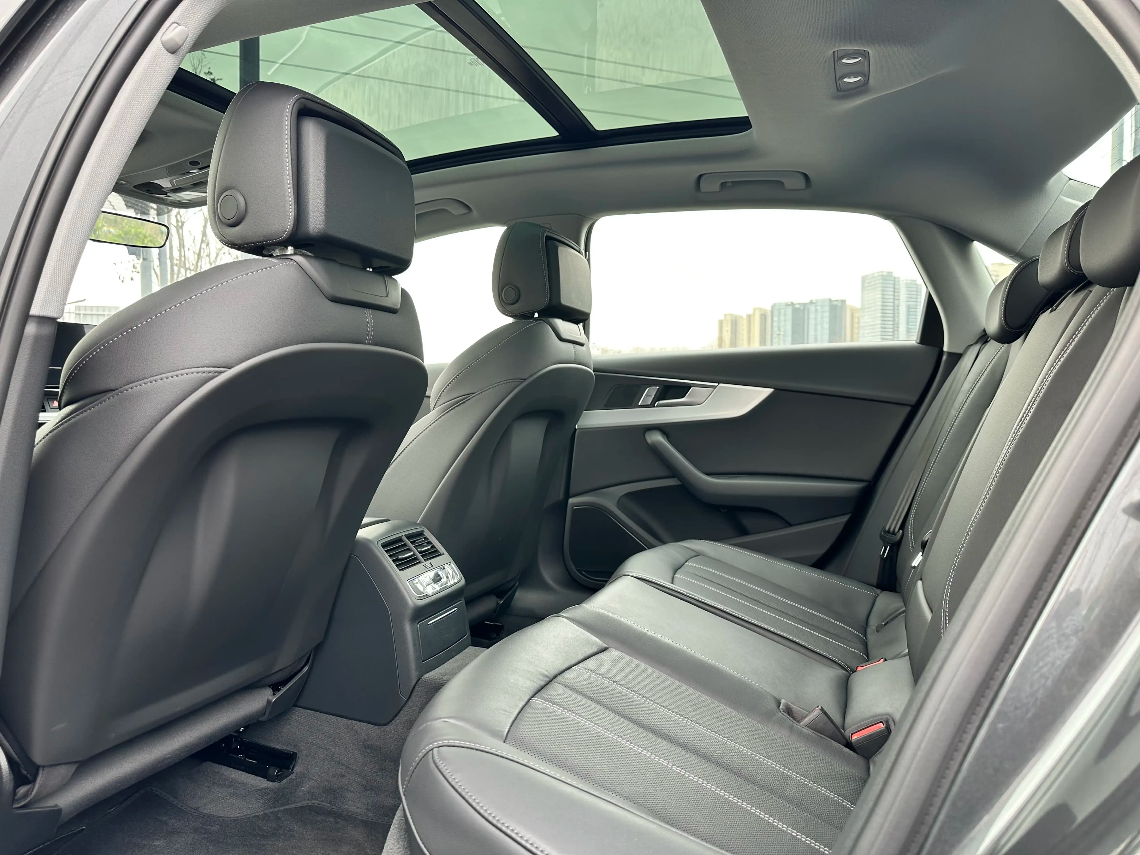 Audi A4L 2021 г. 68043 км. — фото 16