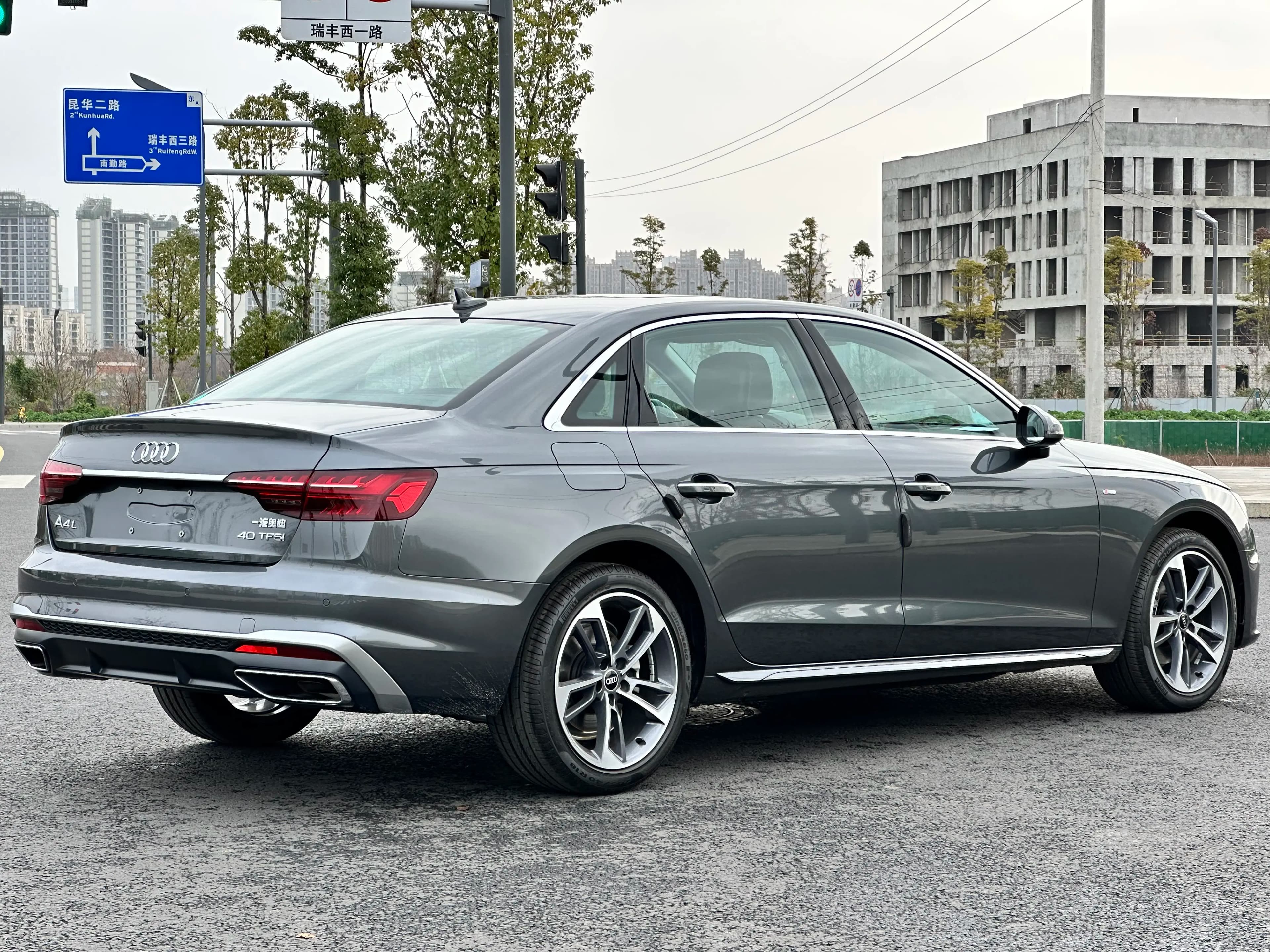 Audi A4L 2021 г. 68043 км. — фото 5