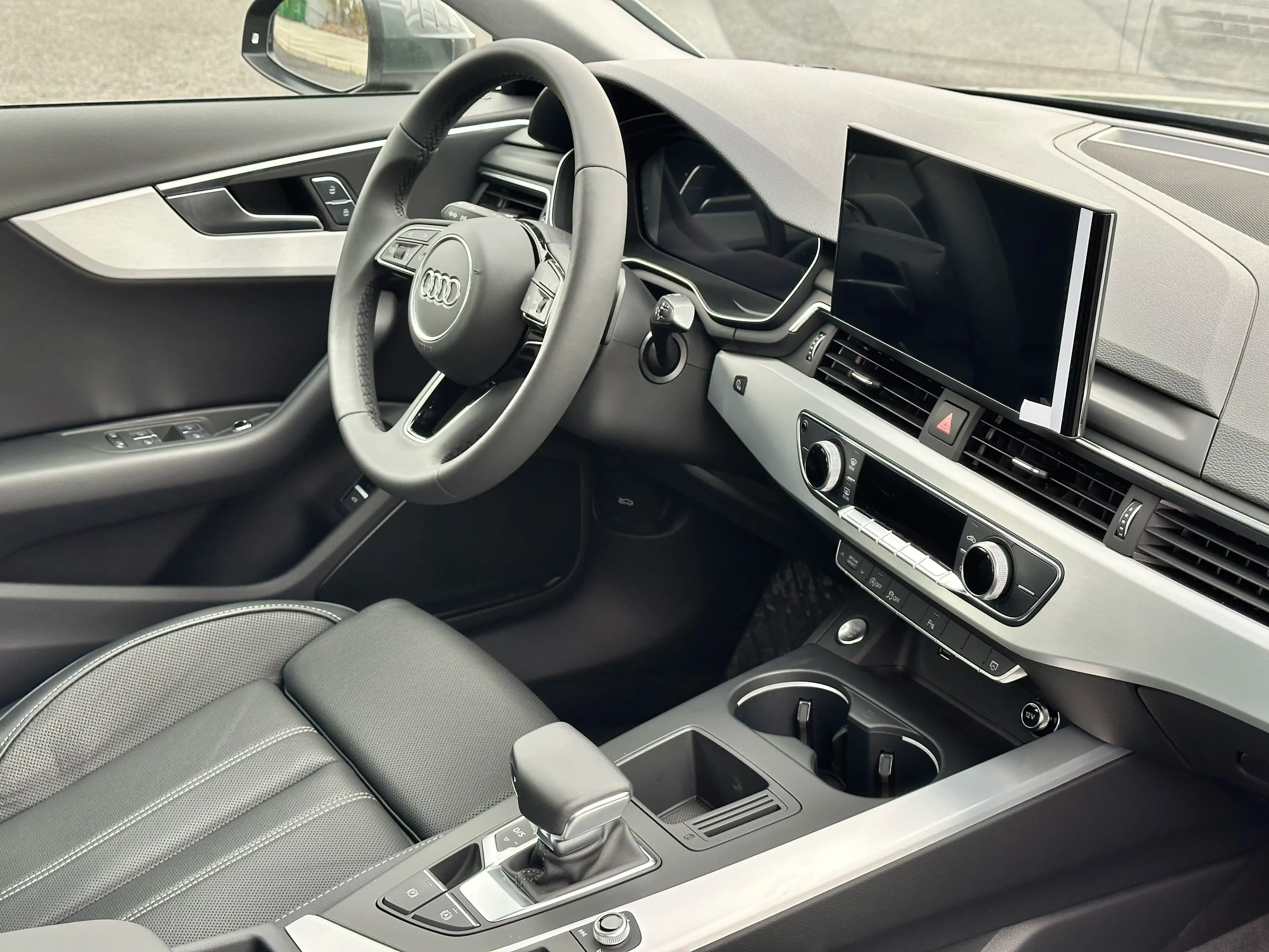 Audi A4L 2021 г. 68043 км. — фото 9