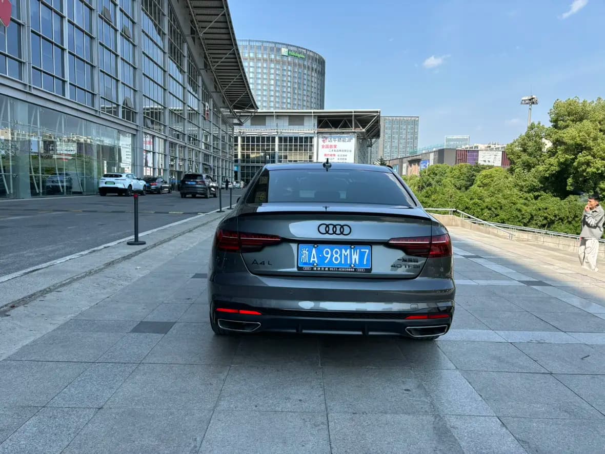 Audi A4L 2022 г. 31037 км. — фото 5
