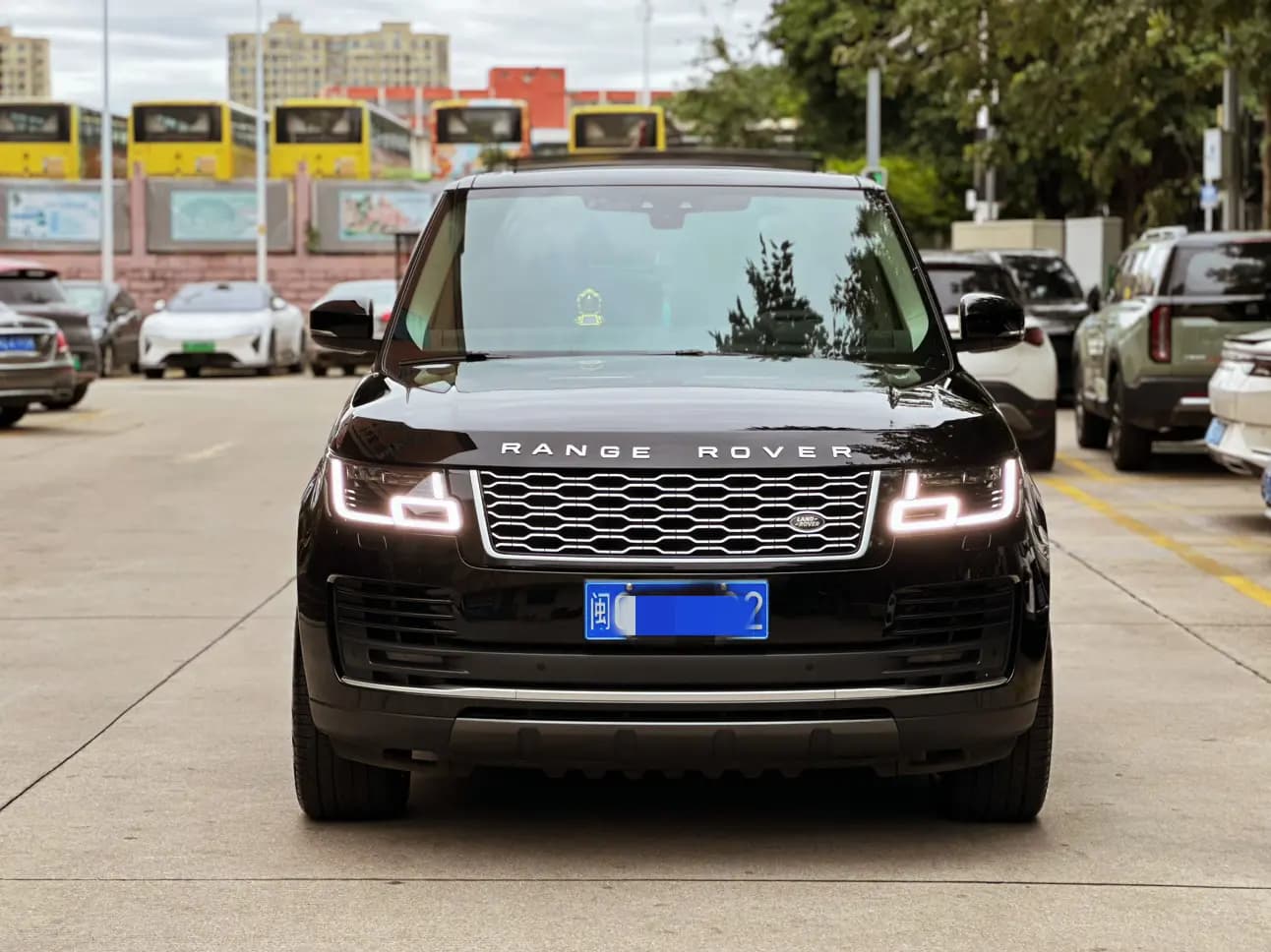 Land Rover Range rover 2022 г. 89049 км. — фото 2