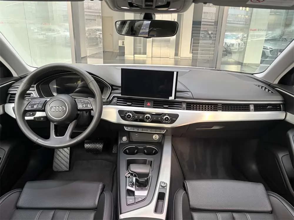 Audi A4L 2021 г. 42416 км. — фото 11