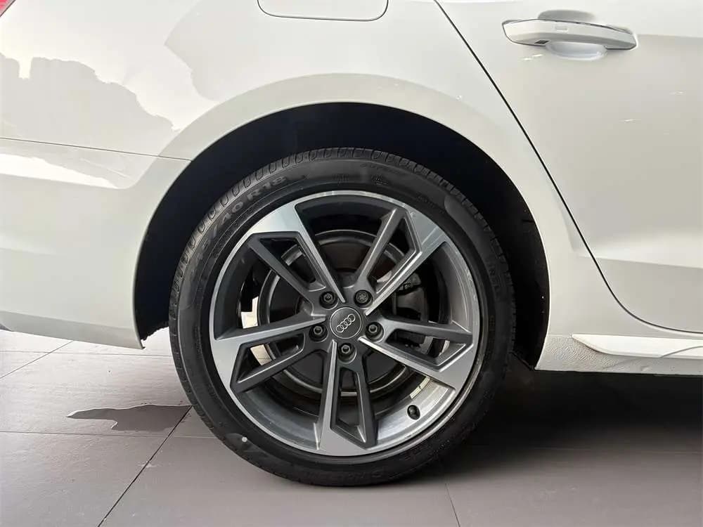 Audi A4L 2021 г. 42416 км. — фото 10
