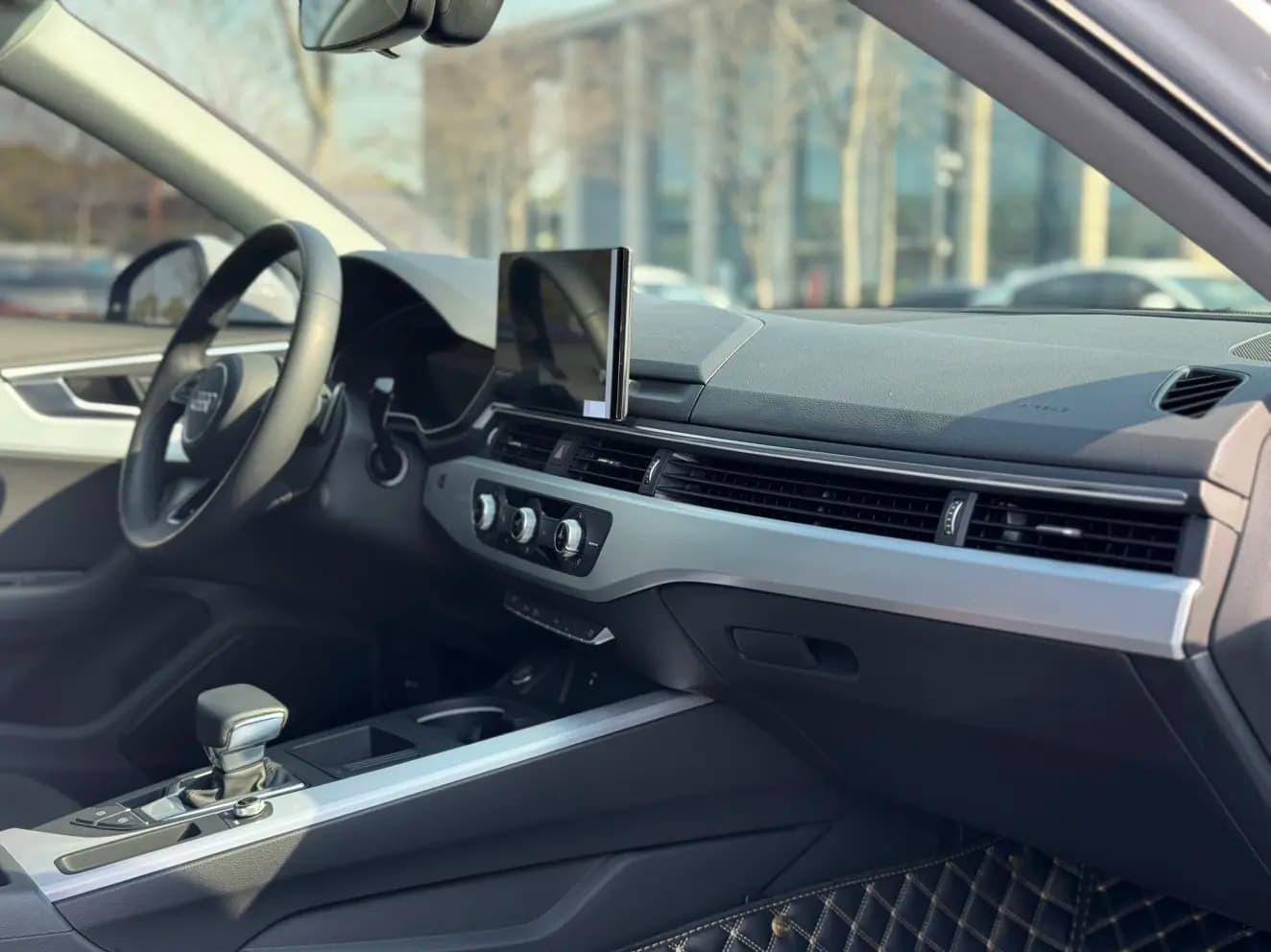 Audi A4L 2023 г. 71012 км. — фото 9