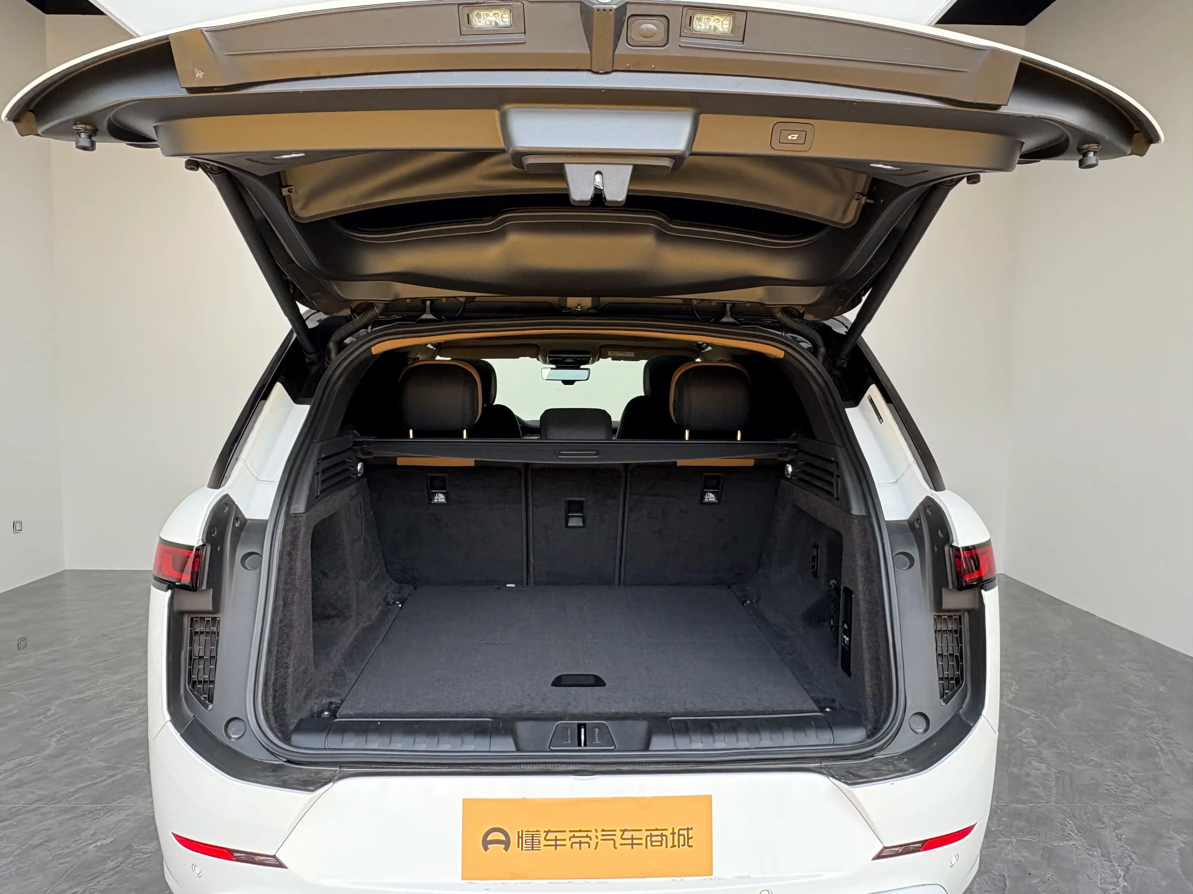 Land Rover Range Rover Sport 2023 г. 24327 км. — фото 14