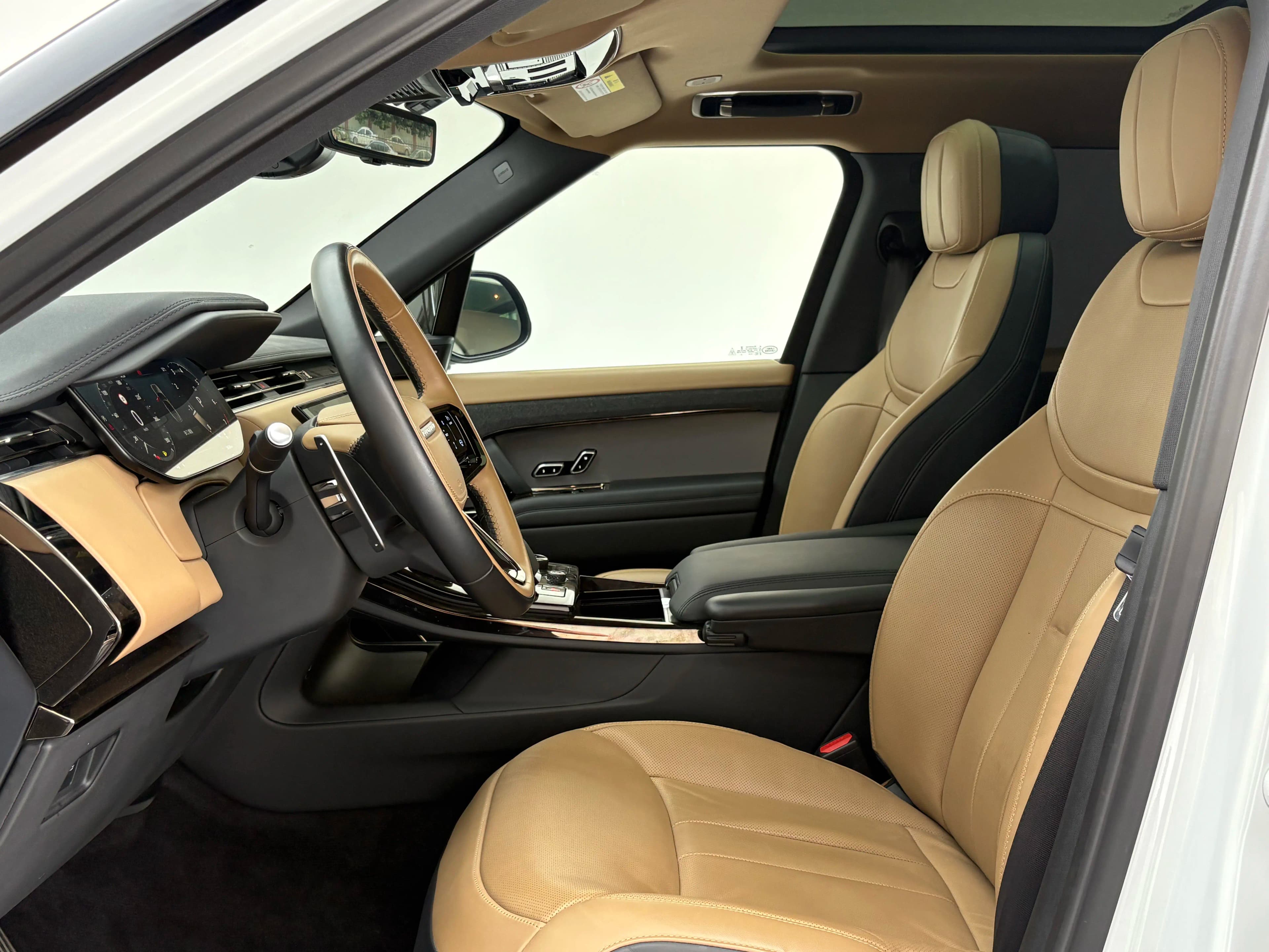 Land Rover Range Rover Sport 2023 г. 24327 км. — фото 17